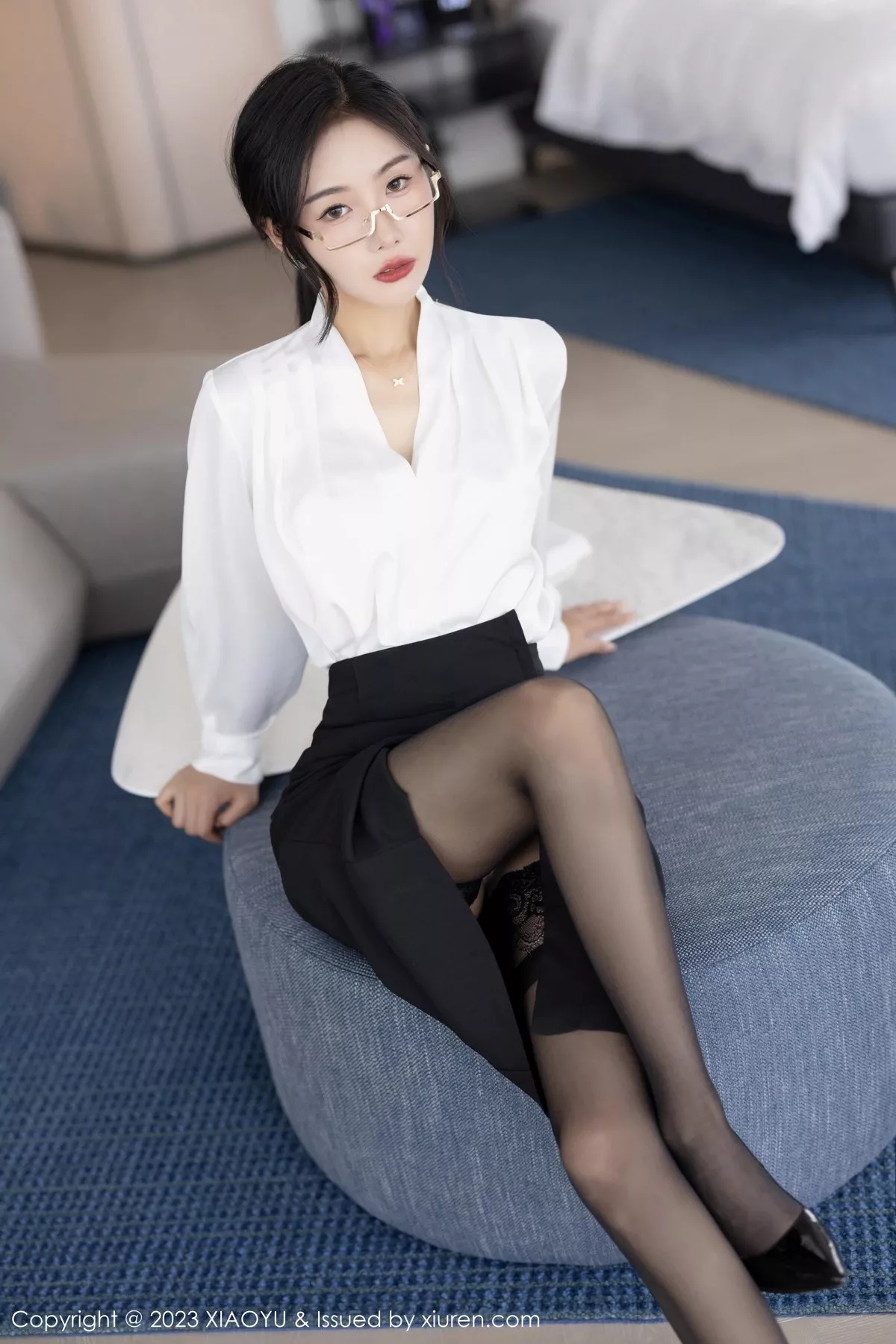 秀人集.com_[XiaoYu画语界]Vol.1005_模特苏苏阿OL职业装露白色蕾丝内衣秀曼妙身姿迷人诱惑写真87P