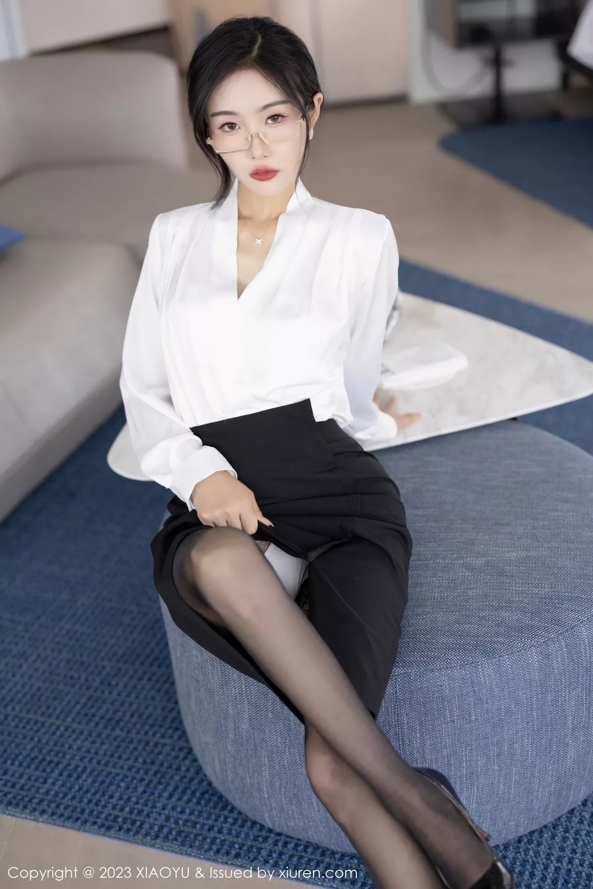 秀人集.com_[XiaoYu画语界]Vol.1005_模特苏苏阿OL职业装露白色蕾丝内衣秀曼妙身姿迷人诱惑写真87P