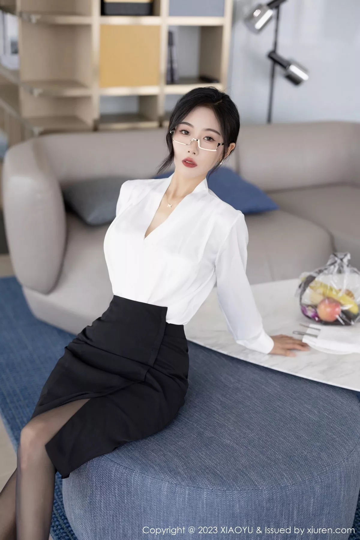 秀人集.com_[XiaoYu画语界]Vol.1005_模特苏苏阿OL职业装露白色蕾丝内衣秀曼妙身姿迷人诱惑写真87P