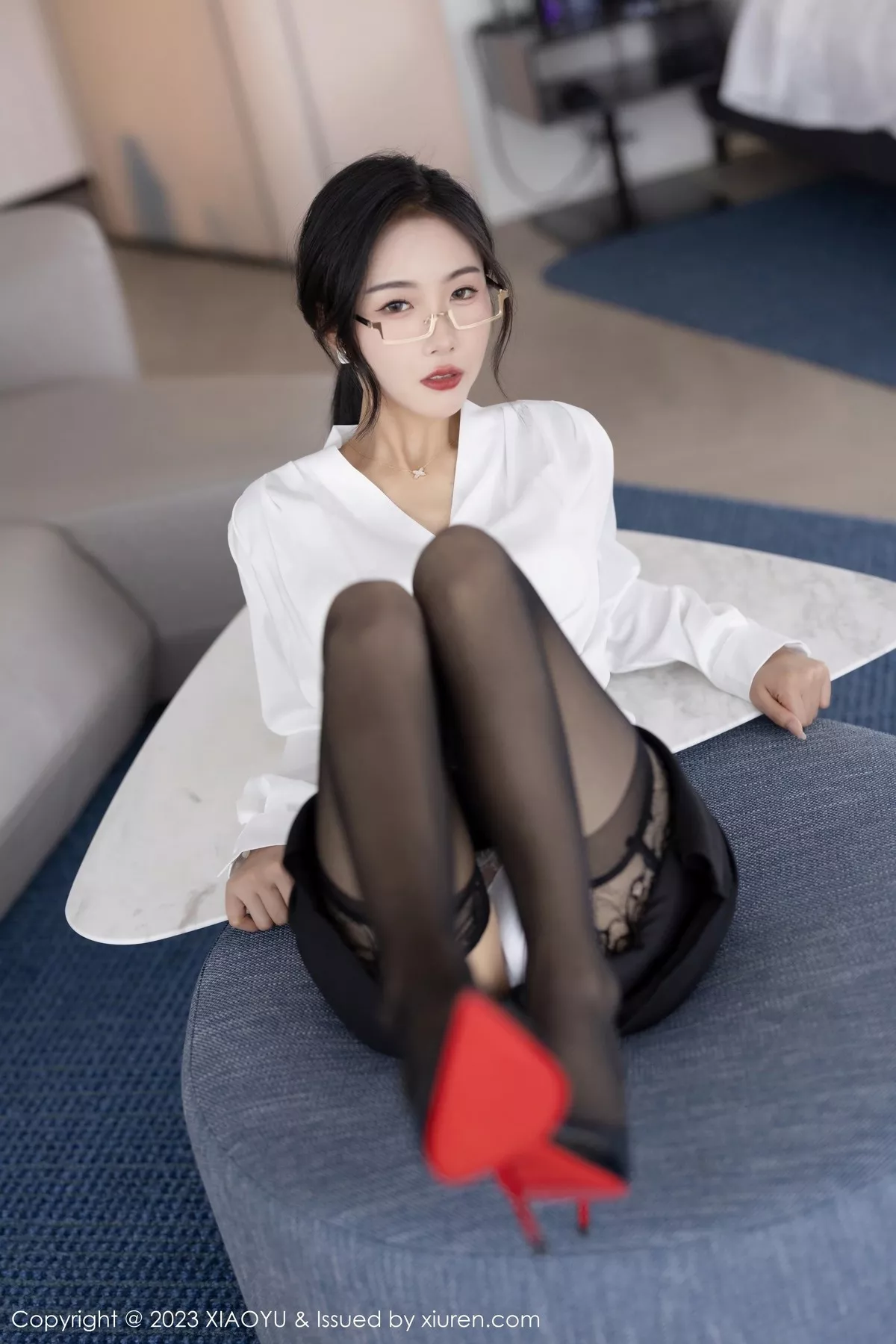 秀人集.com_[XiaoYu画语界]Vol.1005_模特苏苏阿OL职业装露白色蕾丝内衣秀曼妙身姿迷人诱惑写真87P