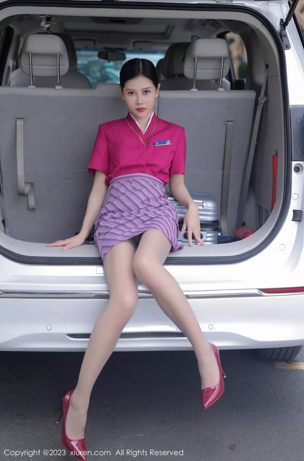 秀人集.com_[XiuRen秀人网]No.6561_模特尹甜甜脱性感空姐制服露黑色蕾丝内衣配超薄肉丝诱惑写真57P