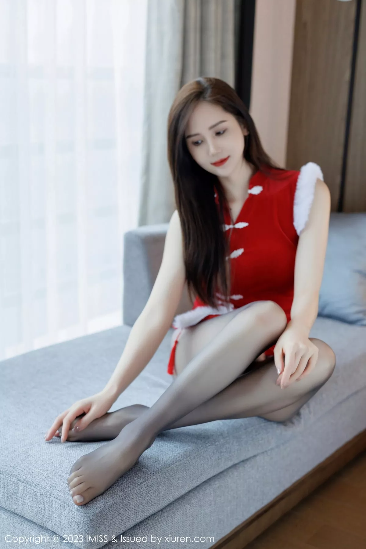 秀人集.com_[IMISS爱蜜社]Vol.729_气质女神SISY思性感红色连衣服配超薄黑丝秀翘臀美腿诱惑写真53P