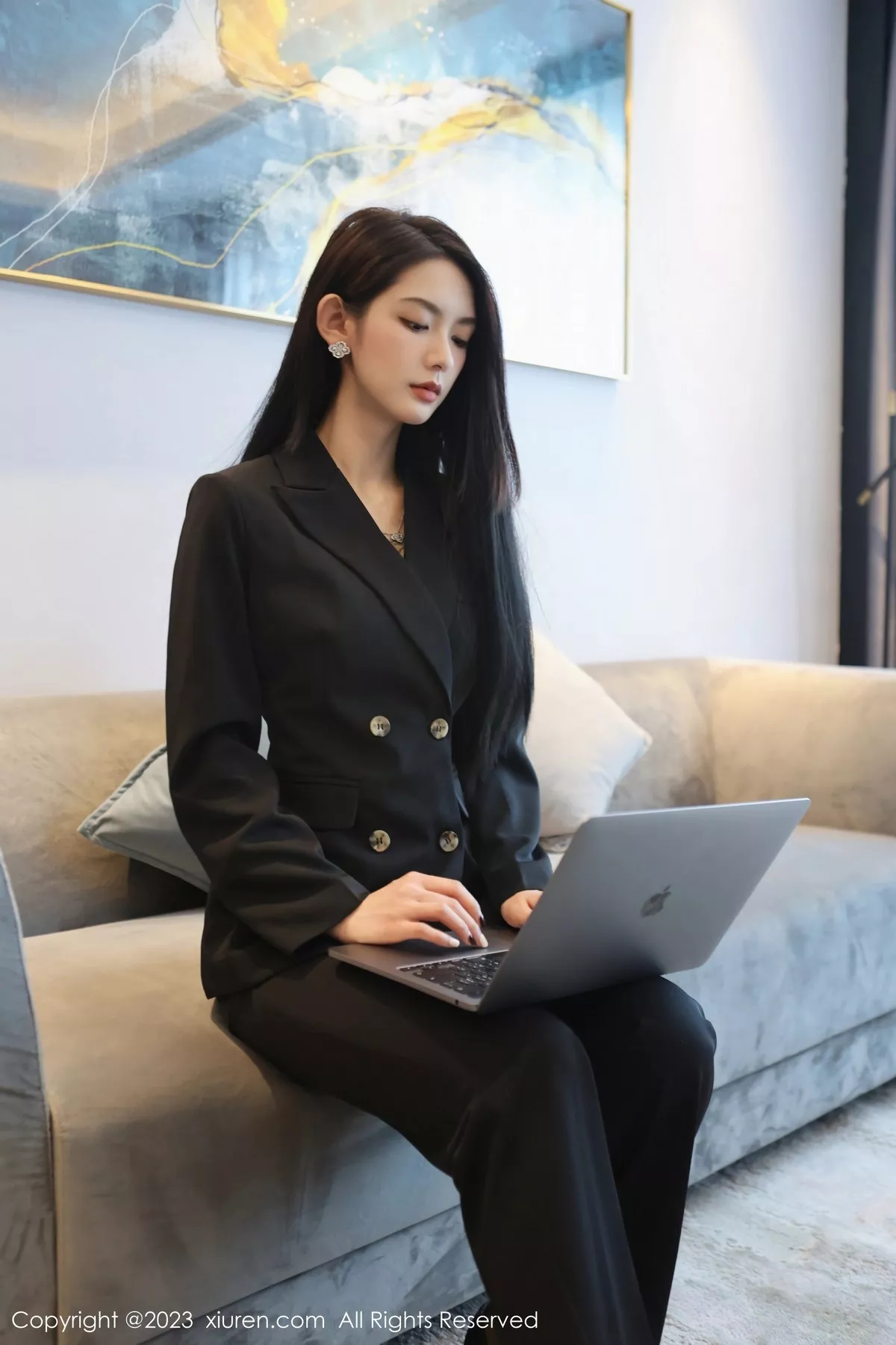 秀人集.com_[XiuRen秀人网]No.6576_模特乔一一脱深色服饰露性感灰色蕾丝内衣配超薄黑丝诱惑写真83P