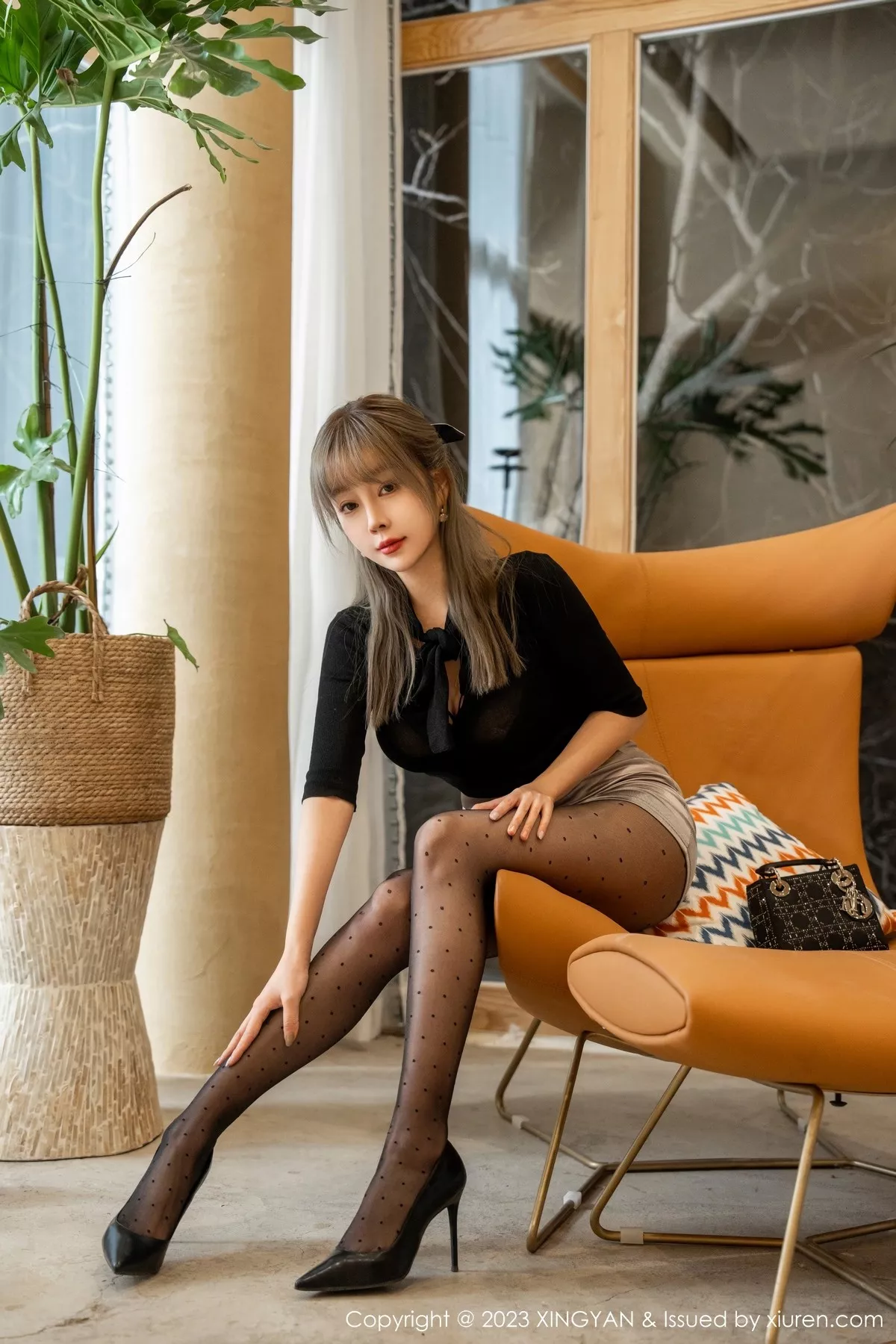 秀人集.com_[XINGYAN星颜社]VOL.191_女神王雨纯黑色上衣配银灰色短裙露黑色蕾丝内衣完美诱惑写真81P