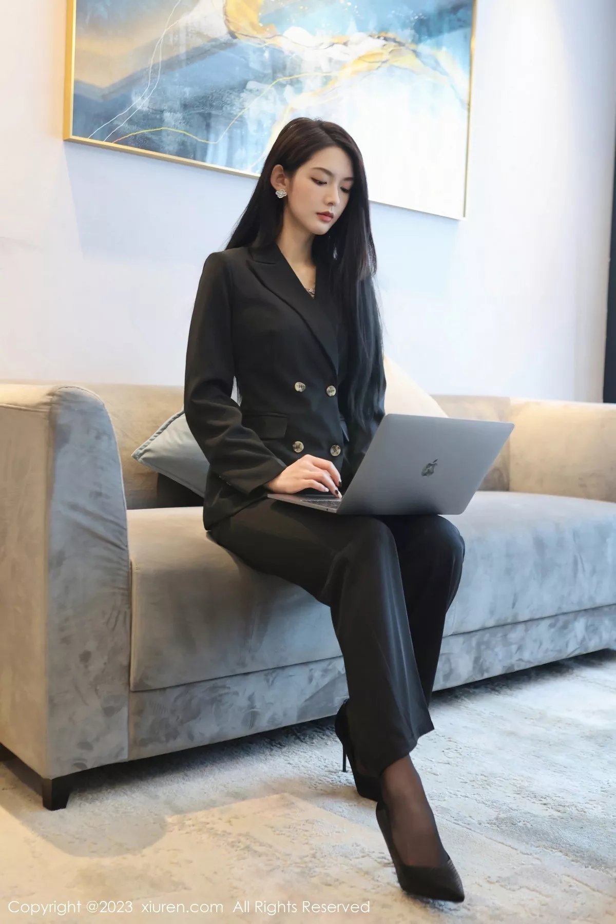 秀人集.com_[XiuRen秀人网]No.6576_模特乔一一脱深色服饰露性感灰色蕾丝内衣配超薄黑丝诱惑写真83P