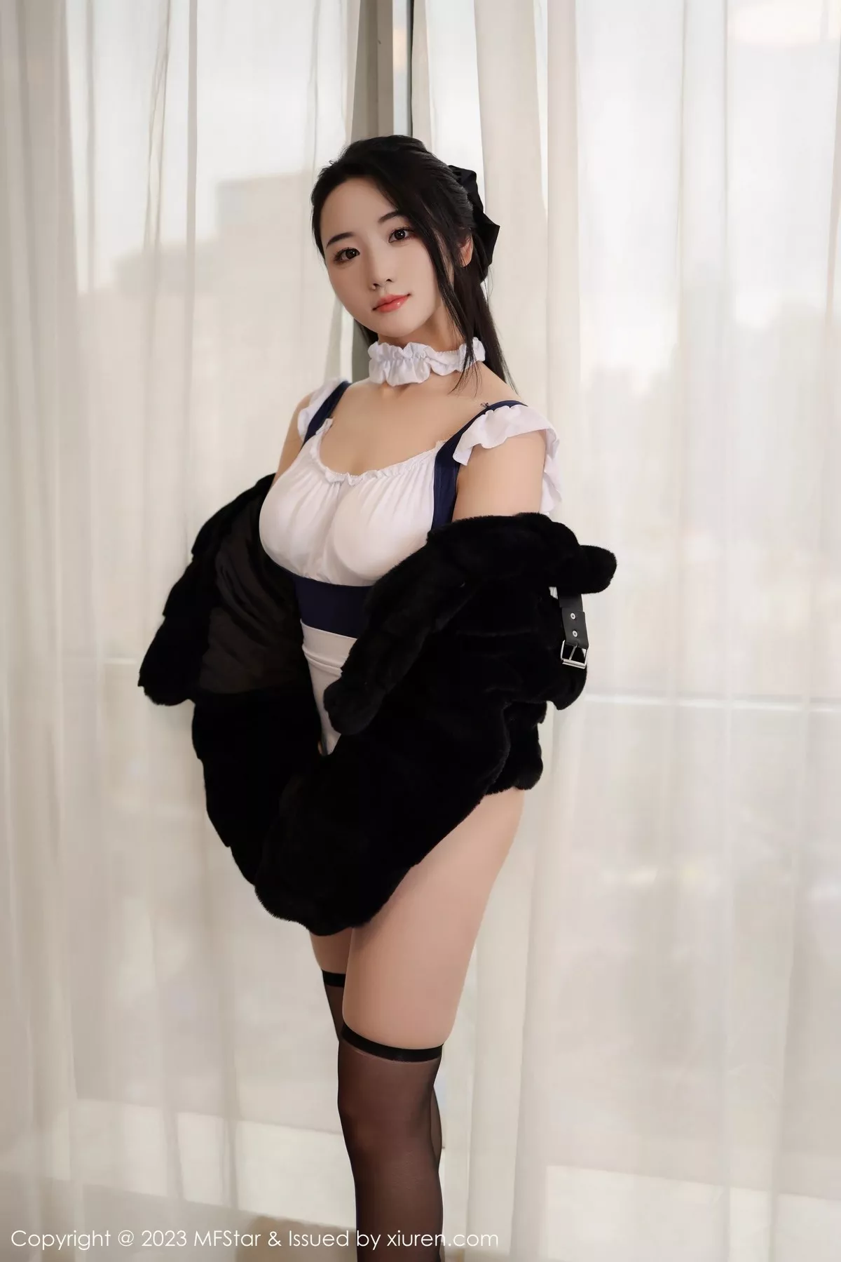 秀人集.com_[MFStar模范学院]Vol.609_模特汐汐爱吃草莓黑白拼色女仆服配黑丝袜秀丰腴美臀诱惑写真71P