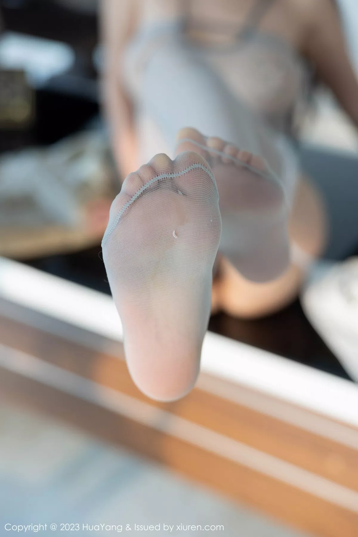 秀人集.com_[HuaYang花漾]Vol.530_女神朱可儿Flora灰色轻透薄纱服配白丝吊袜秀丰满身材诱惑写真51P