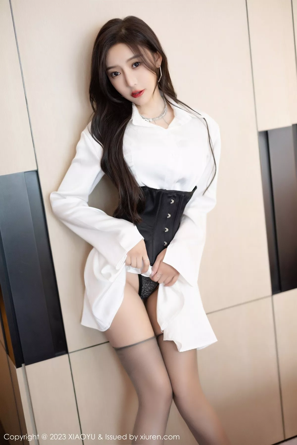 秀人集.com_[XiaoYu画语界]Vol.990_女神王馨瑶yanni脱时尚白色长款服露性感灰色内衣迷人诱惑写真82P