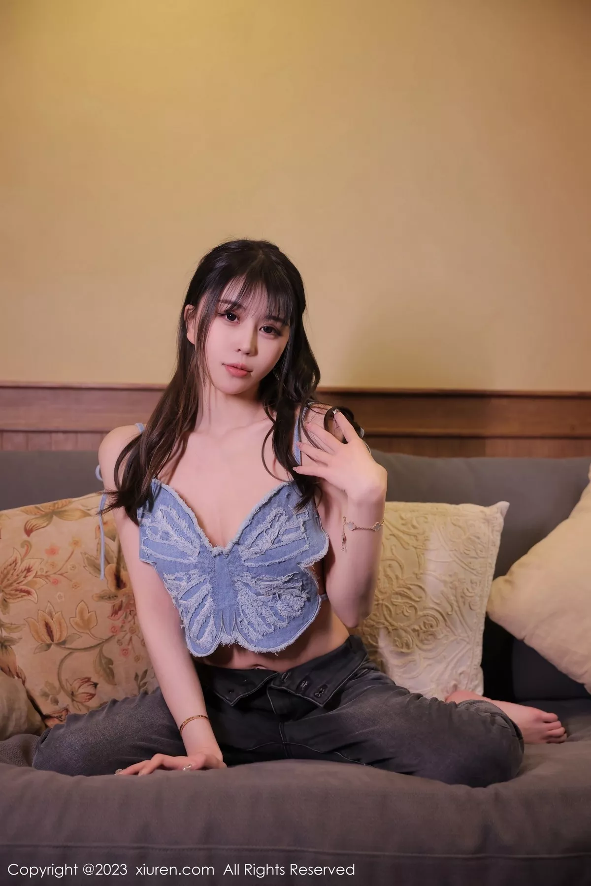 秀人集.com_[XiuRen秀人网]No.6449_模特tina_甜仔牛仔布短款上衣配牛仔裤半脱秀凹凸身材诱惑写真61P