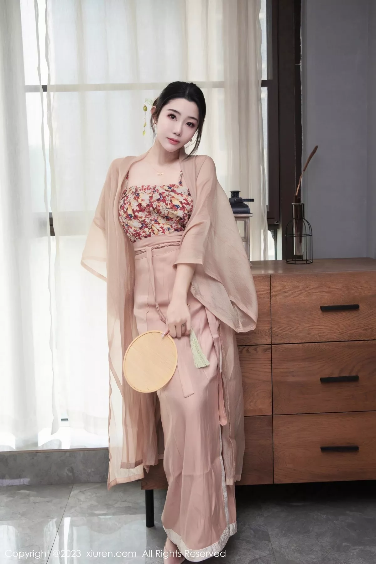 秀人集.com_[XiuRen秀人网]No.6457_模特严利娅Yuliya性感浅暖色古风汉服半撩秀曼妙身姿诱惑写真104P