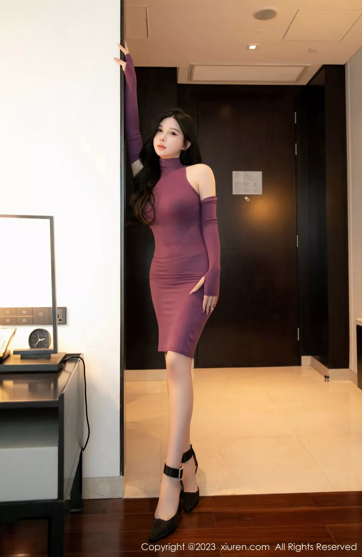 秀人集.com_[XiuRen秀人网]No.6469_模特林珊珊性感暗红色收身连衣裙露红色轻透内衣完美诱惑写真100P