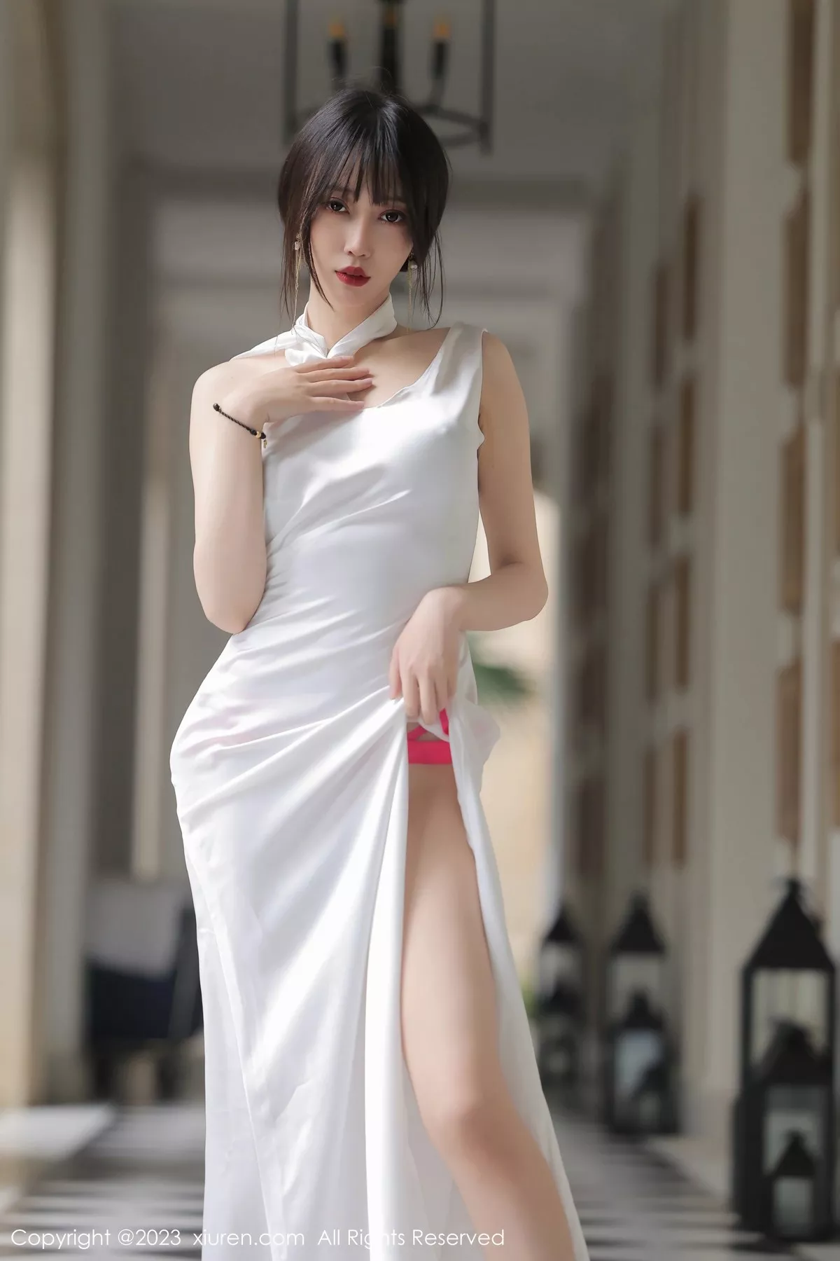 秀人集.com_[XiuRen秀人网]No.6466_模特玥儿玥er性感白色长礼裙真空半脱秀惹火身材撩人诱惑写真57P