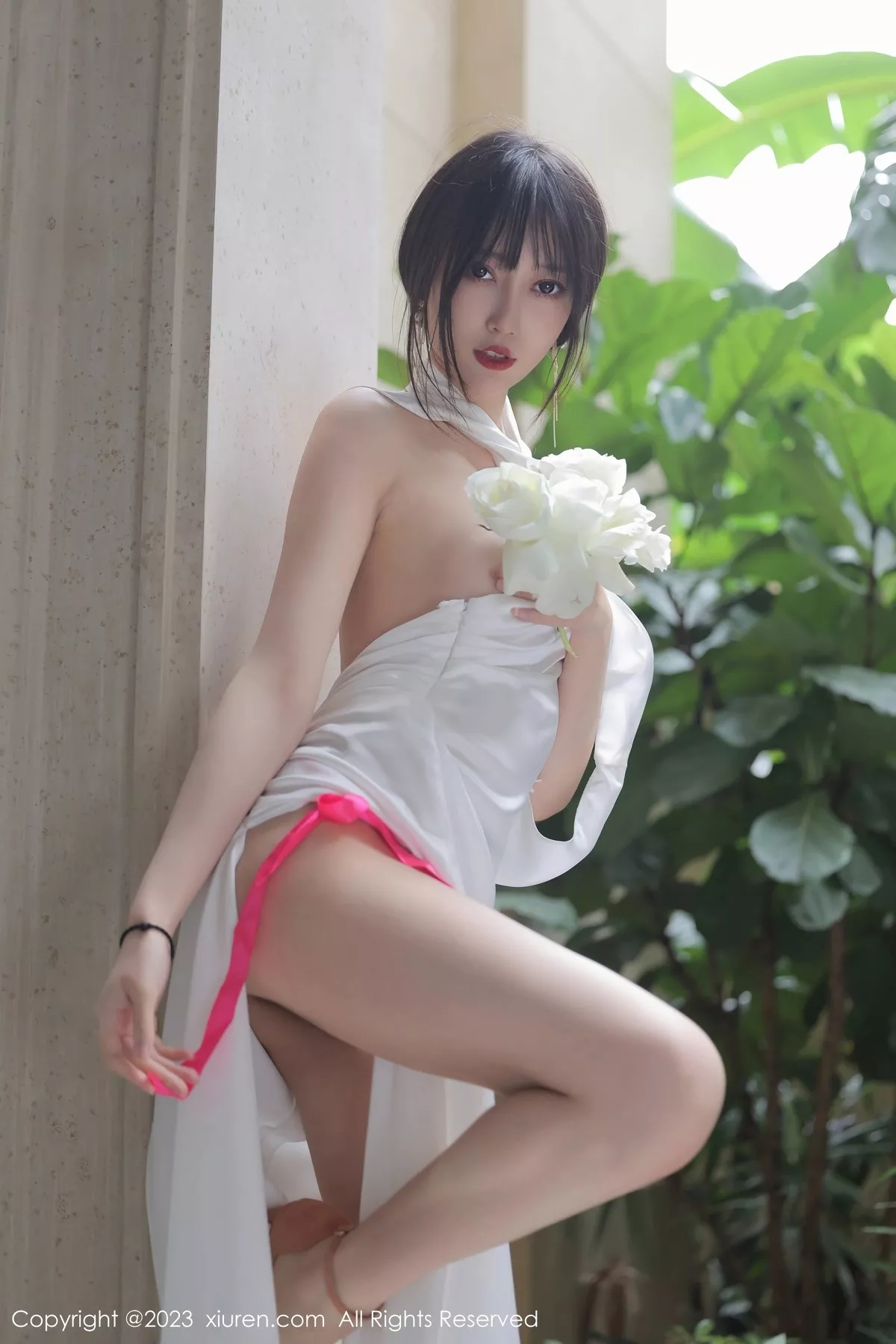 秀人集.com_[XiuRen秀人网]No.6466_模特玥儿玥er性感白色长礼裙真空半脱秀惹火身材撩人诱惑写真57P