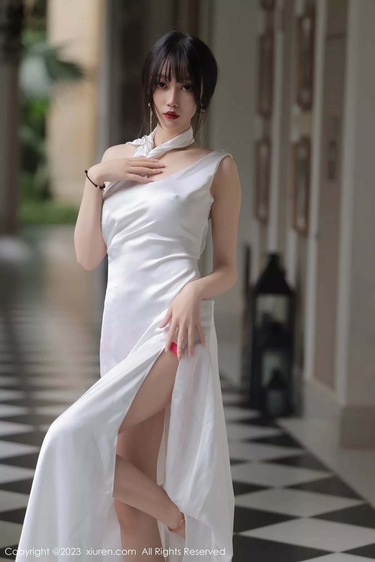 秀人集.com_[XiuRen秀人网]No.6466_模特玥儿玥er性感白色长礼裙真空半脱秀惹火身材撩人诱惑写真57P