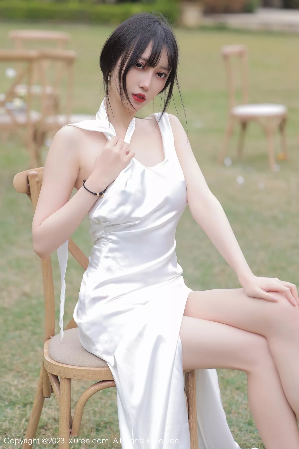 秀人集.com_[XiuRen秀人网]No.6466_模特玥儿玥er性感白色长礼裙真空半脱秀惹火身材撩人诱惑写真57P