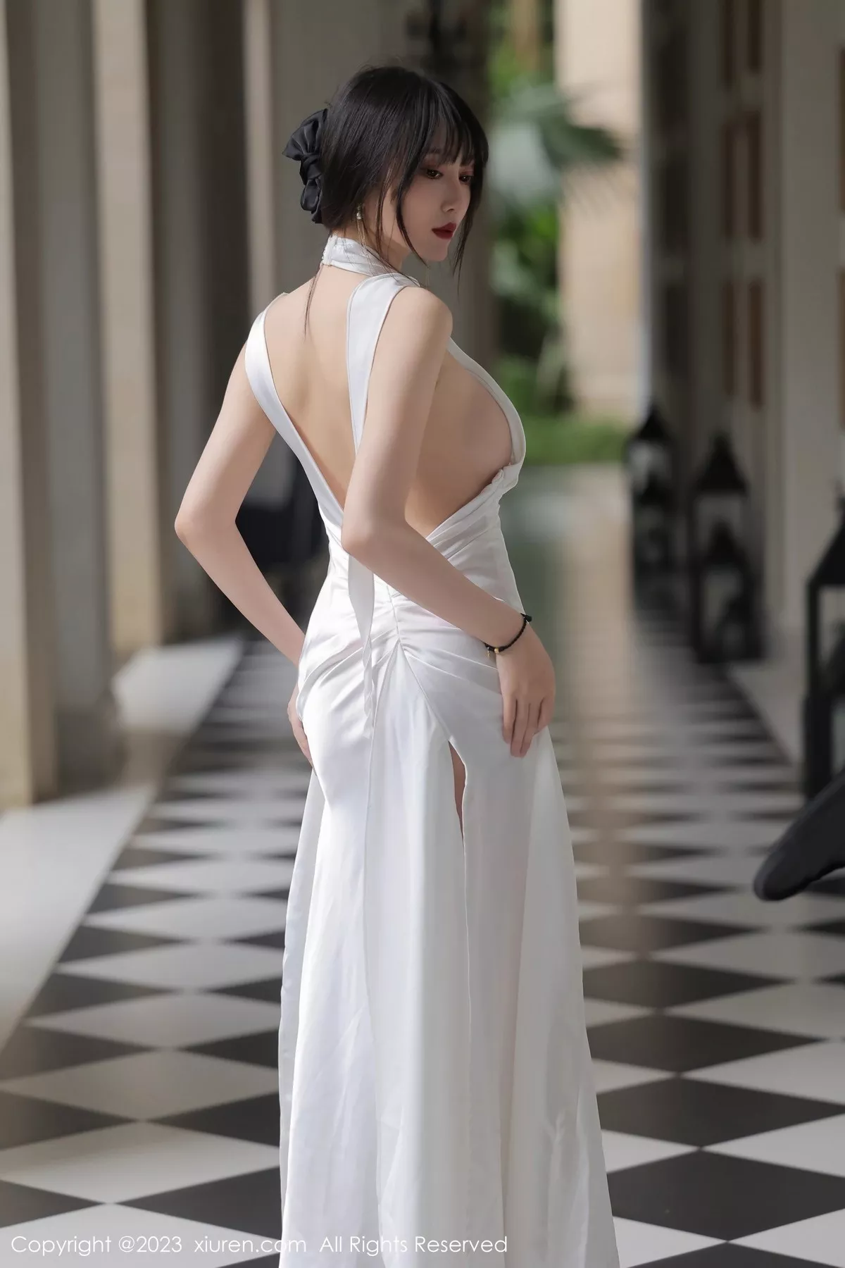 秀人集.com_[XiuRen秀人网]No.6466_模特玥儿玥er性感白色长礼裙真空半脱秀惹火身材撩人诱惑写真57P