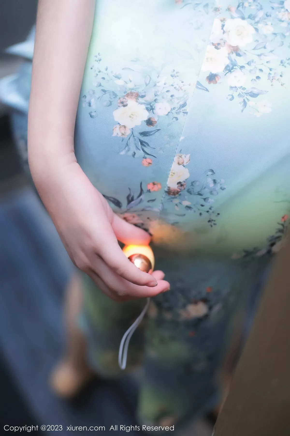 秀人集.com_[XiuRen秀人网]No.6464_模特Arude薇薇绿灰色旗袍露黑色蕾丝内衣秀曼妙身姿诱惑写真69P