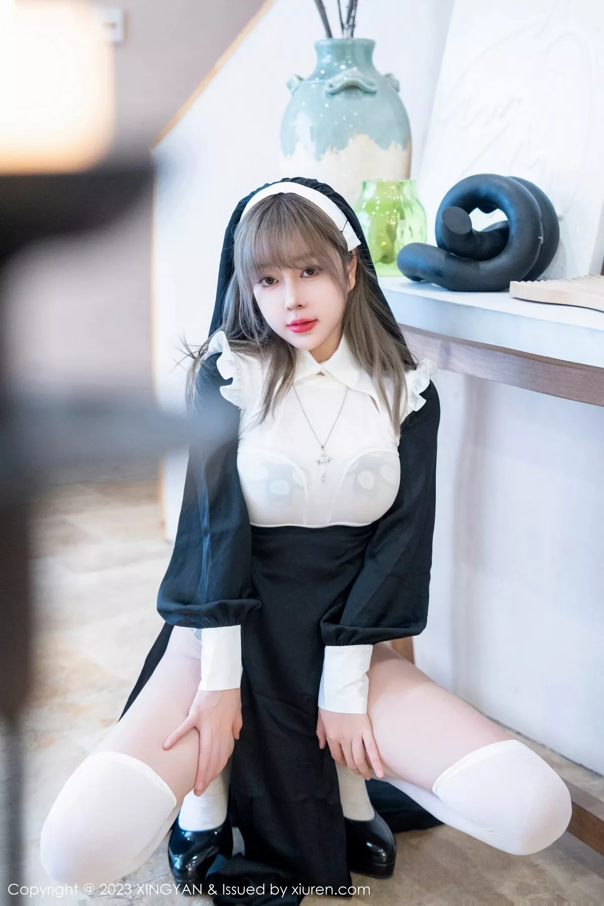 秀人集.com_[XINGYAN星颜社]VOL.187_女神王雨纯半脱修女服饰露白色轻透上衣配白丝袜完美诱惑写真75P