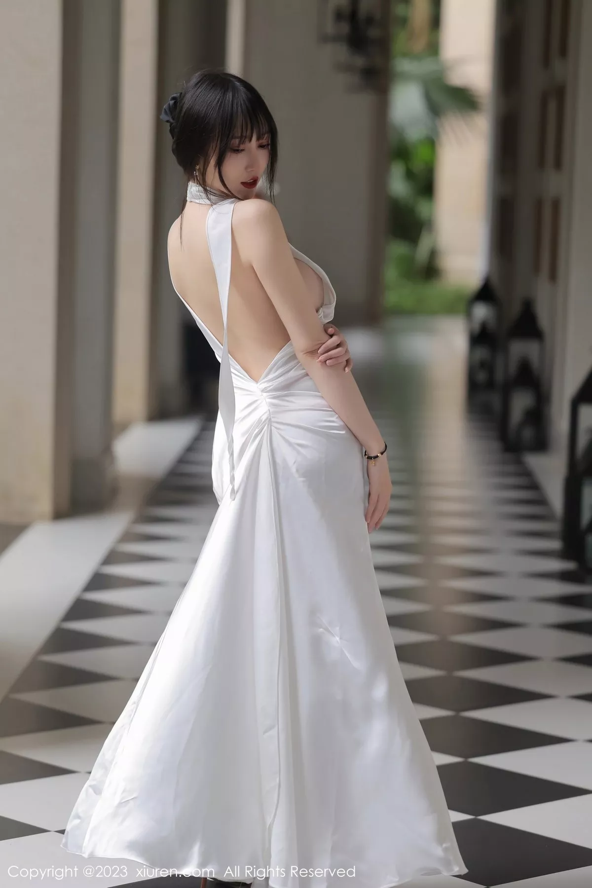 秀人集.com_[XiuRen秀人网]No.6466_模特玥儿玥er性感白色长礼裙真空半脱秀惹火身材撩人诱惑写真57P