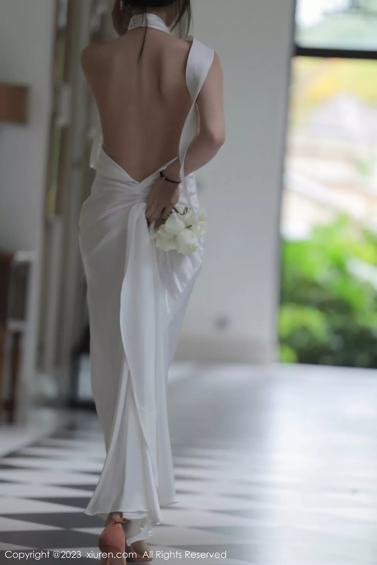 秀人集.com_[XiuRen秀人网]No.6466_模特玥儿玥er性感白色长礼裙真空半脱秀惹火身材撩人诱惑写真57P