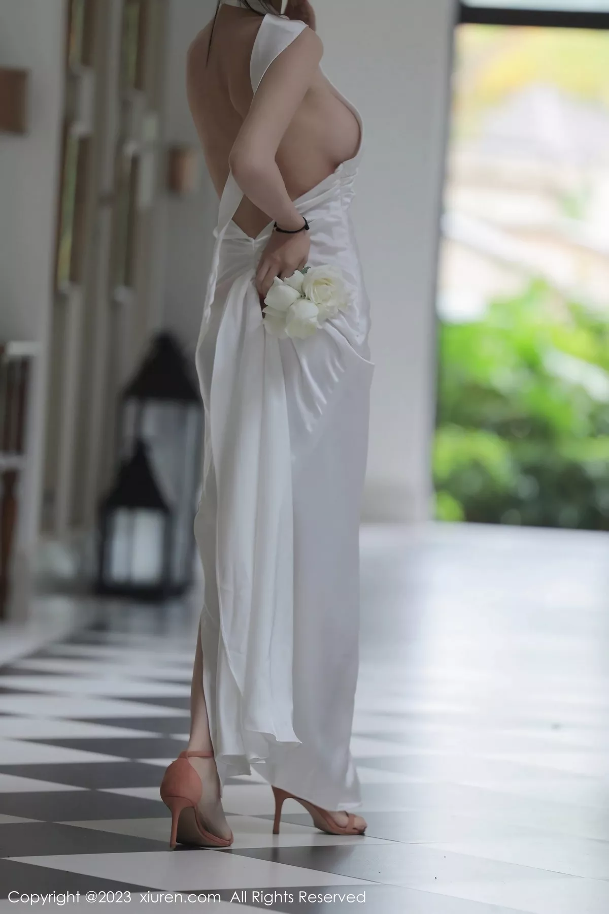 秀人集.com_[XiuRen秀人网]No.6466_模特玥儿玥er性感白色长礼裙真空半脱秀惹火身材撩人诱惑写真57P