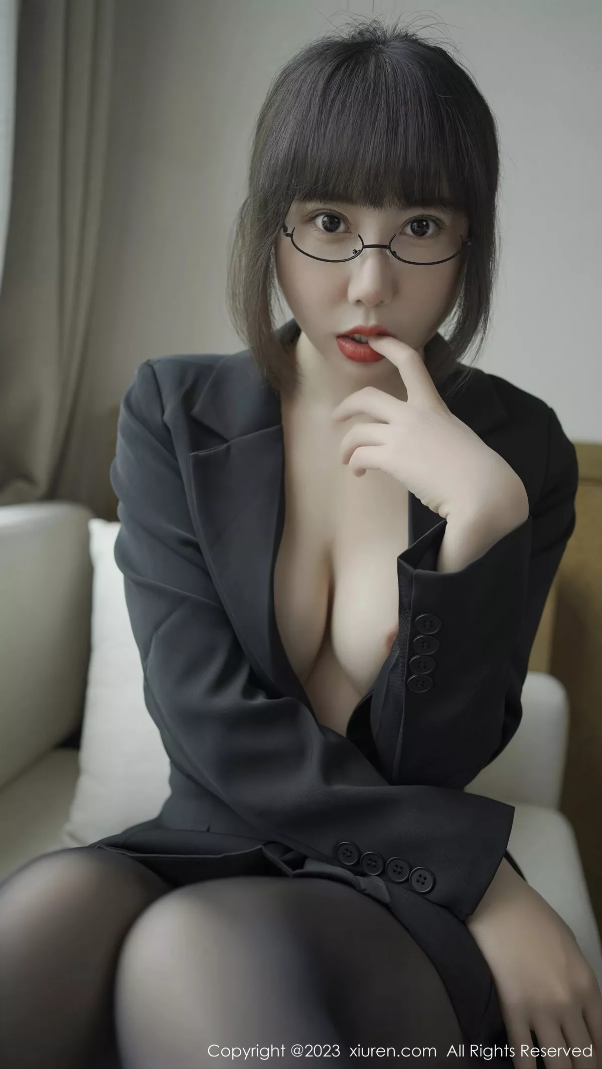 秀人集.com_[XiuRen秀人网]No.6629_新人模特夏馨瑶性感黑色服饰配超薄黑丝秀曼妙身姿迷人诱惑写真70P