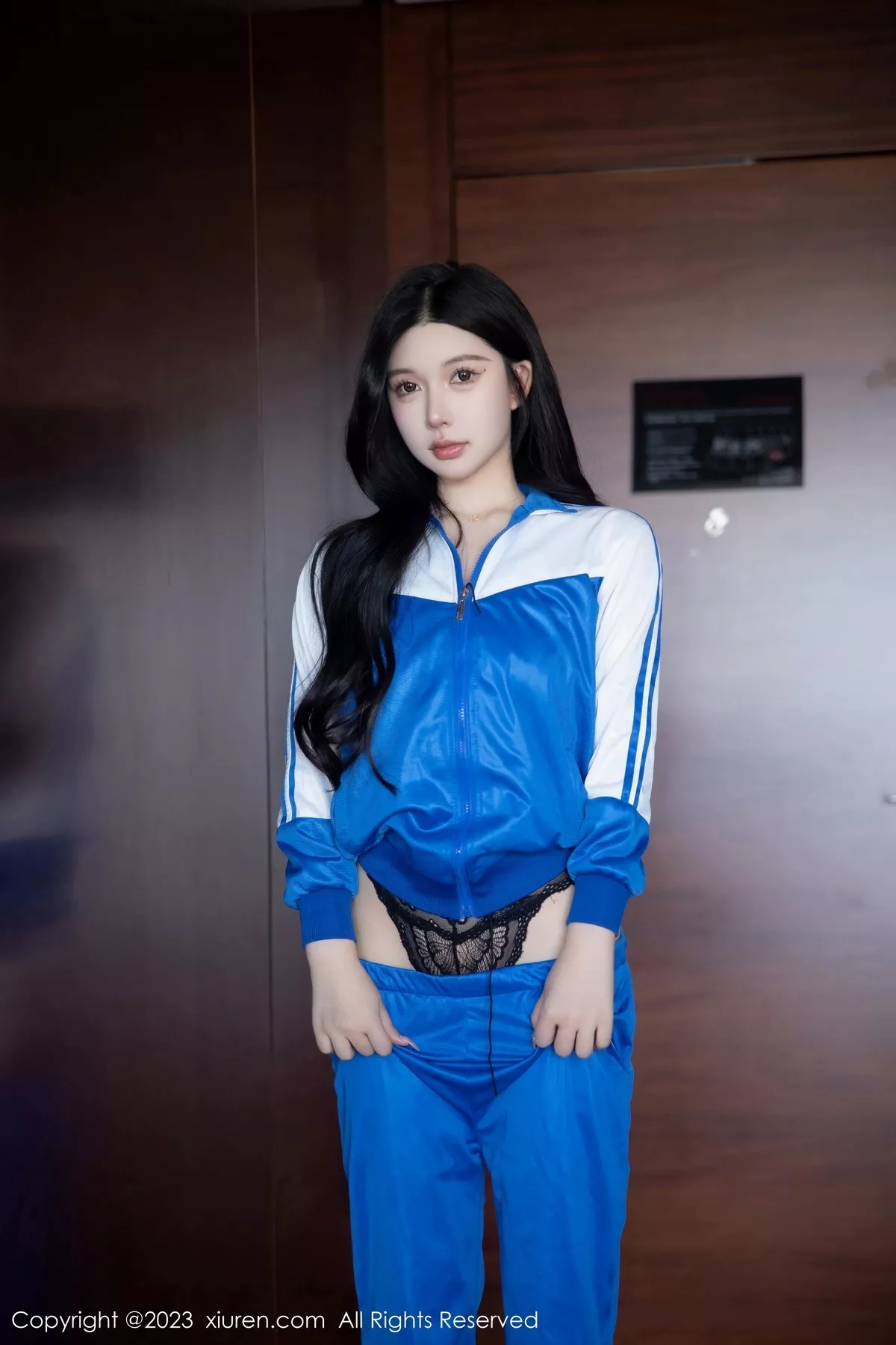 秀人集.com_[XiuRen秀人网]No.6660_模特林珊珊性感蓝色运动服露黑色情趣内衣秀惹火身材诱惑写真101P