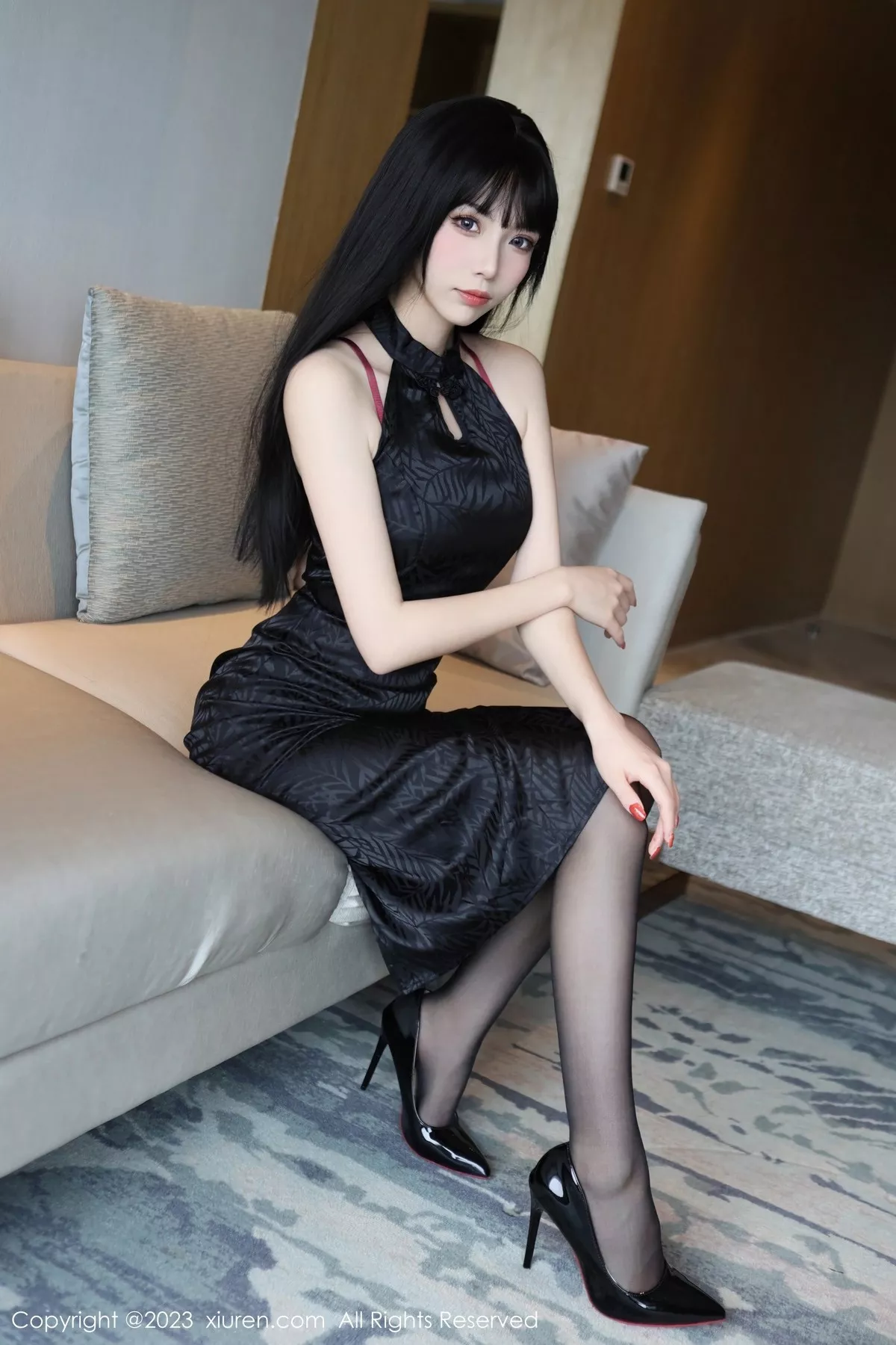 秀人集.com_[XiuRen秀人网]No.6666_模特江七七脱深色旗袍露性感暗红蕾丝内衣配开档黑丝诱惑写真86P