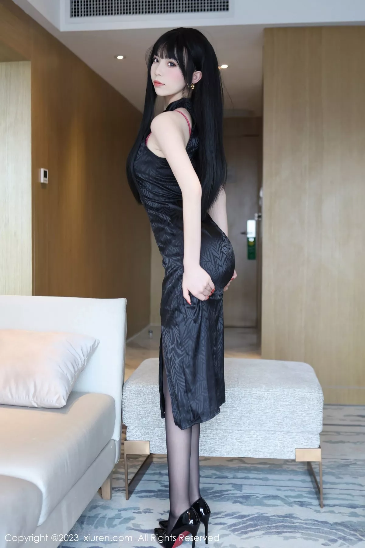 秀人集.com_[XiuRen秀人网]No.6666_模特江七七脱深色旗袍露性感暗红蕾丝内衣配开档黑丝诱惑写真86P