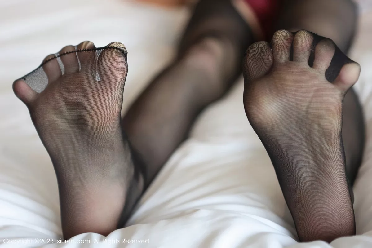 秀人集.com_[XiuRen秀人网]No.6666_模特江七七脱深色旗袍露性感暗红蕾丝内衣配开档黑丝诱惑写真86P