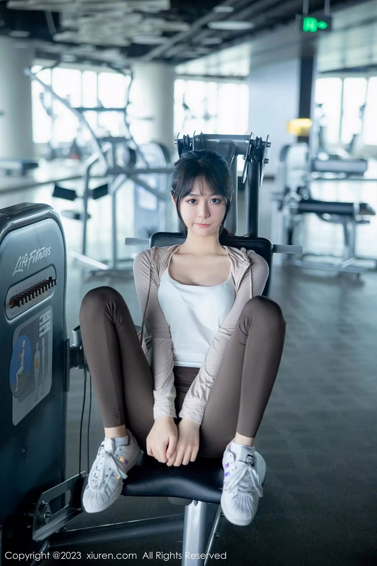 秀人集.com_[XiuRen秀人网]No.6683_模特幼幼健身房场景性感浅色运动服饰秀完美身材迷人诱惑写真99P