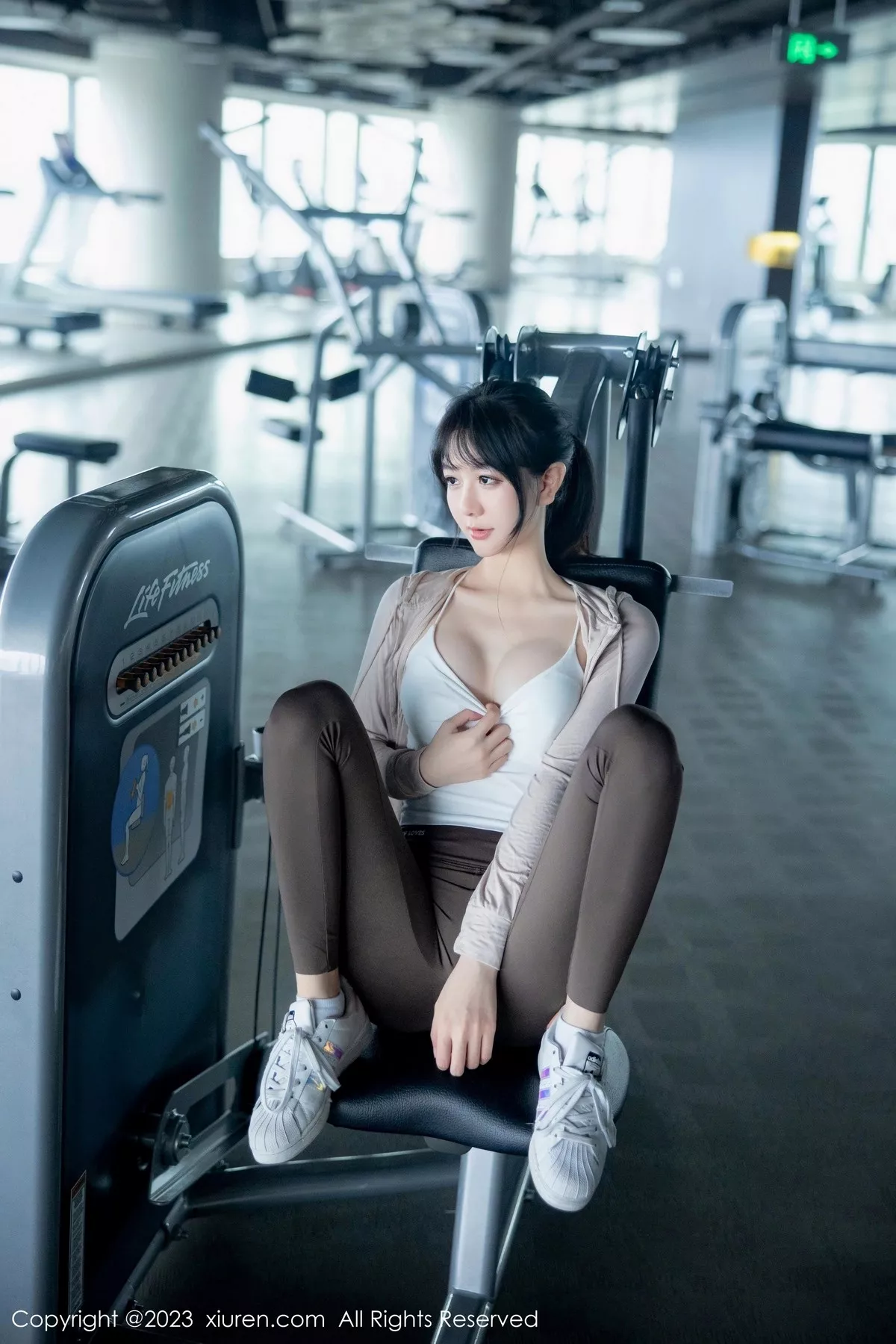 秀人集.com_[XiuRen秀人网]No.6683_模特幼幼健身房场景性感浅色运动服饰秀完美身材迷人诱惑写真99P