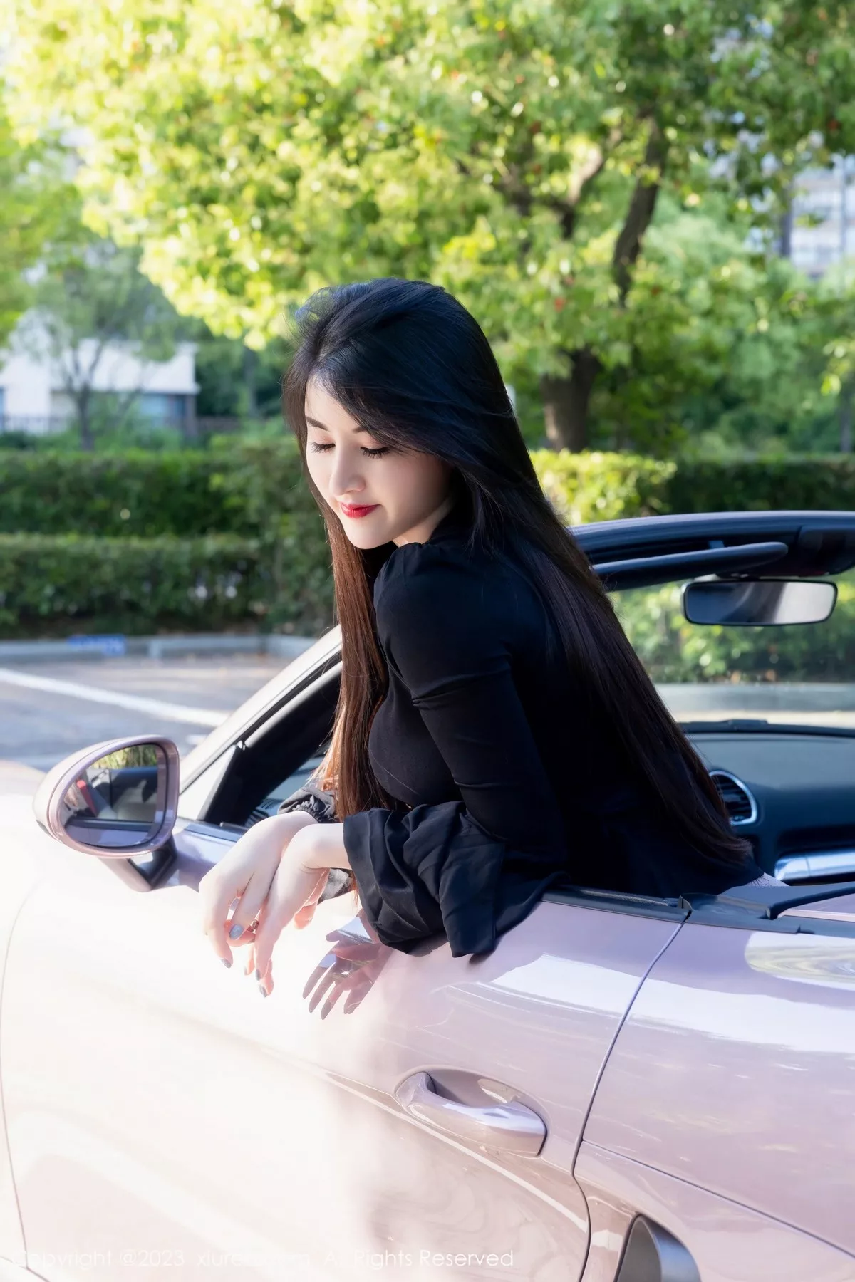 秀人集.com_[XiuRen秀人网]No.6676_模特诗诗kiki半脱露性感黑色内衣配黑丝袜秀丰腴有致身材诱惑写真82P