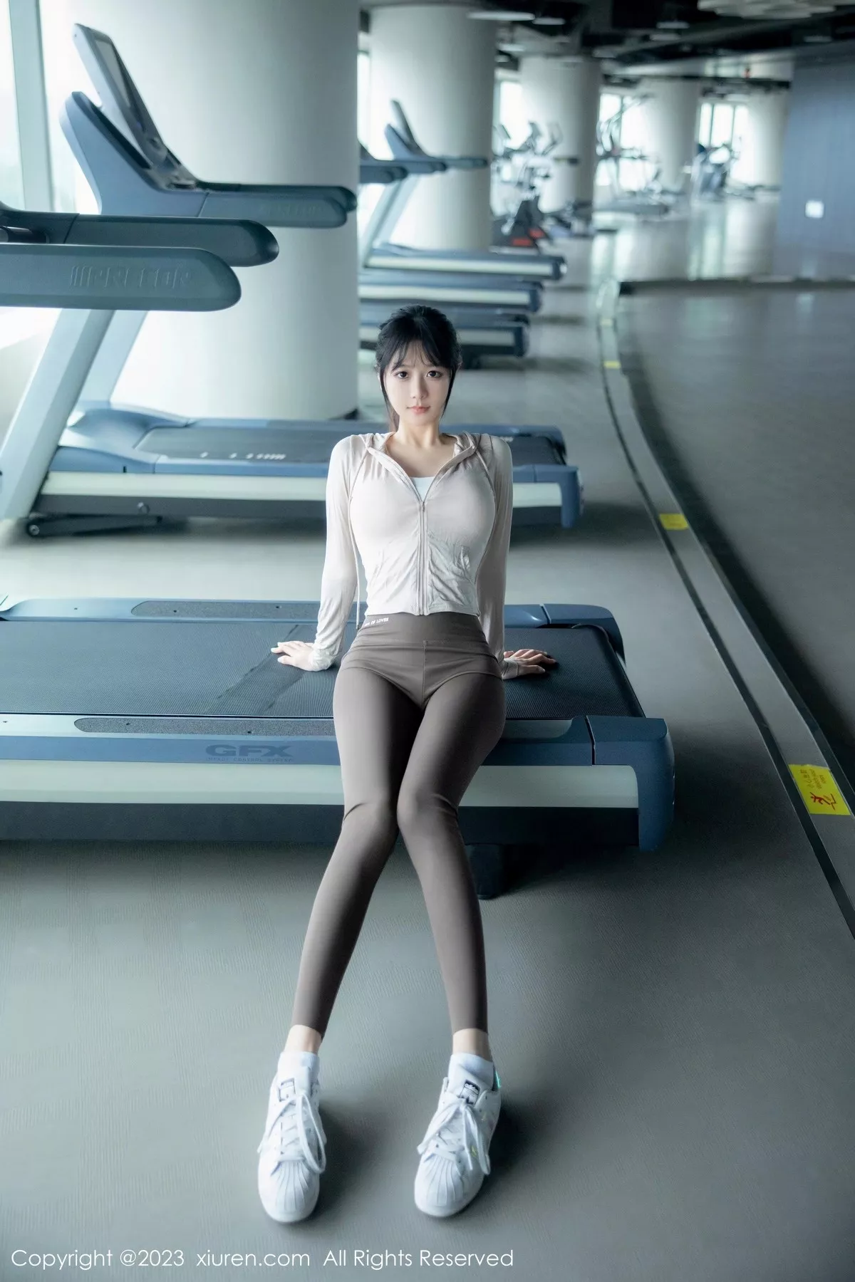 秀人集.com_[XiuRen秀人网]No.6683_模特幼幼健身房场景性感浅色运动服饰秀完美身材迷人诱惑写真99P