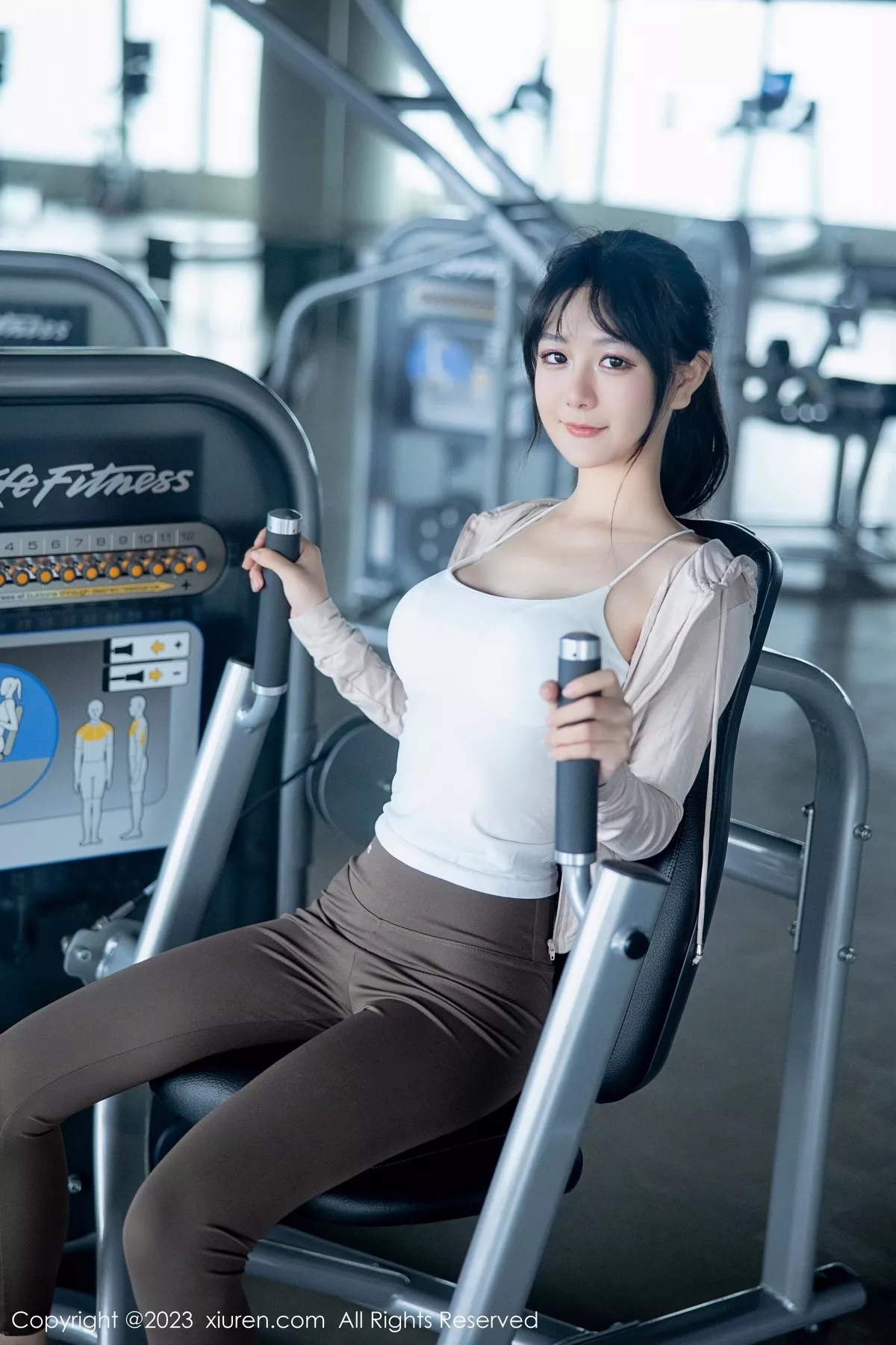 秀人集.com_[XiuRen秀人网]No.6683_模特幼幼健身房场景性感浅色运动服饰秀完美身材迷人诱惑写真99P