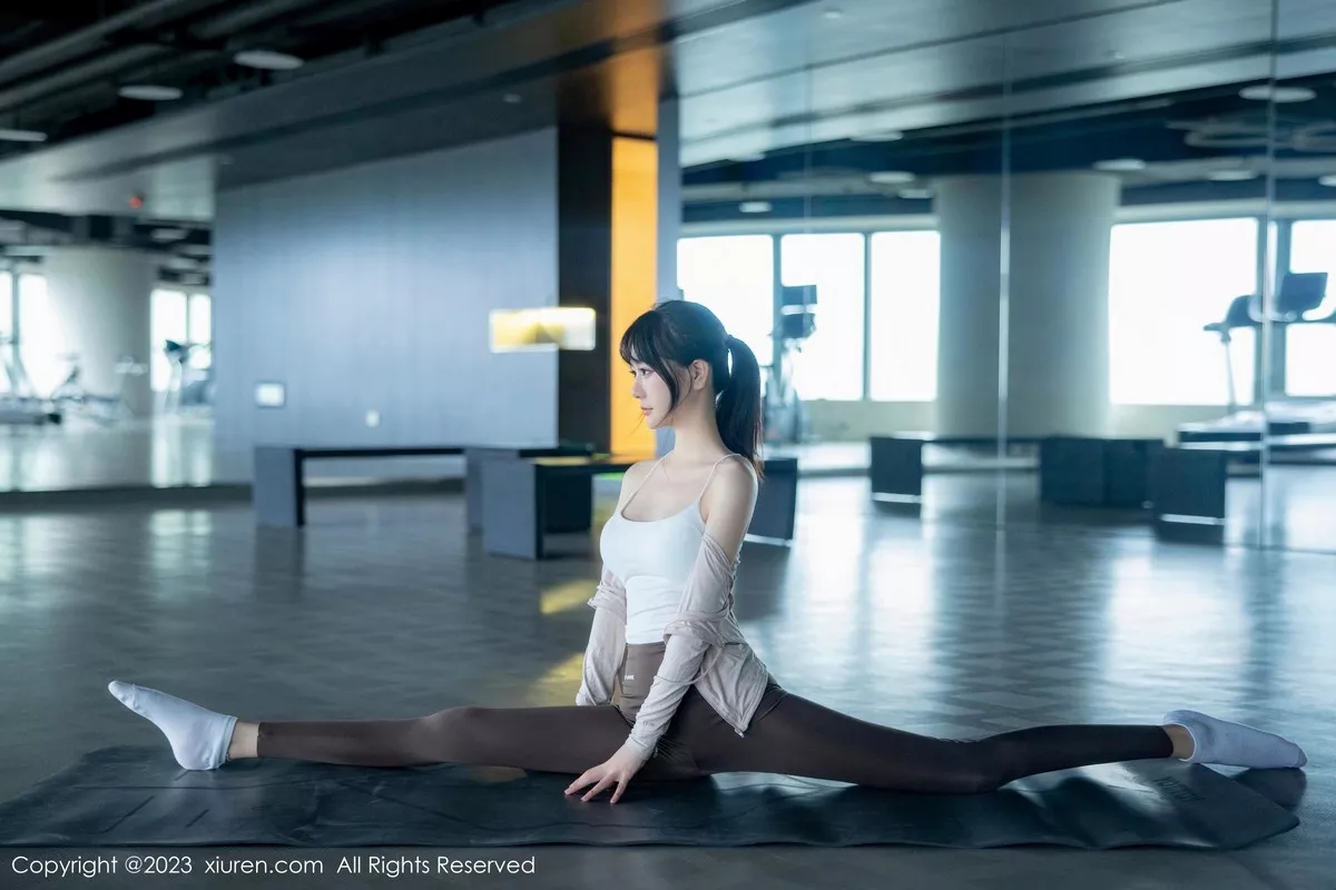 秀人集.com_[XiuRen秀人网]No.6683_模特幼幼健身房场景性感浅色运动服饰秀完美身材迷人诱惑写真99P