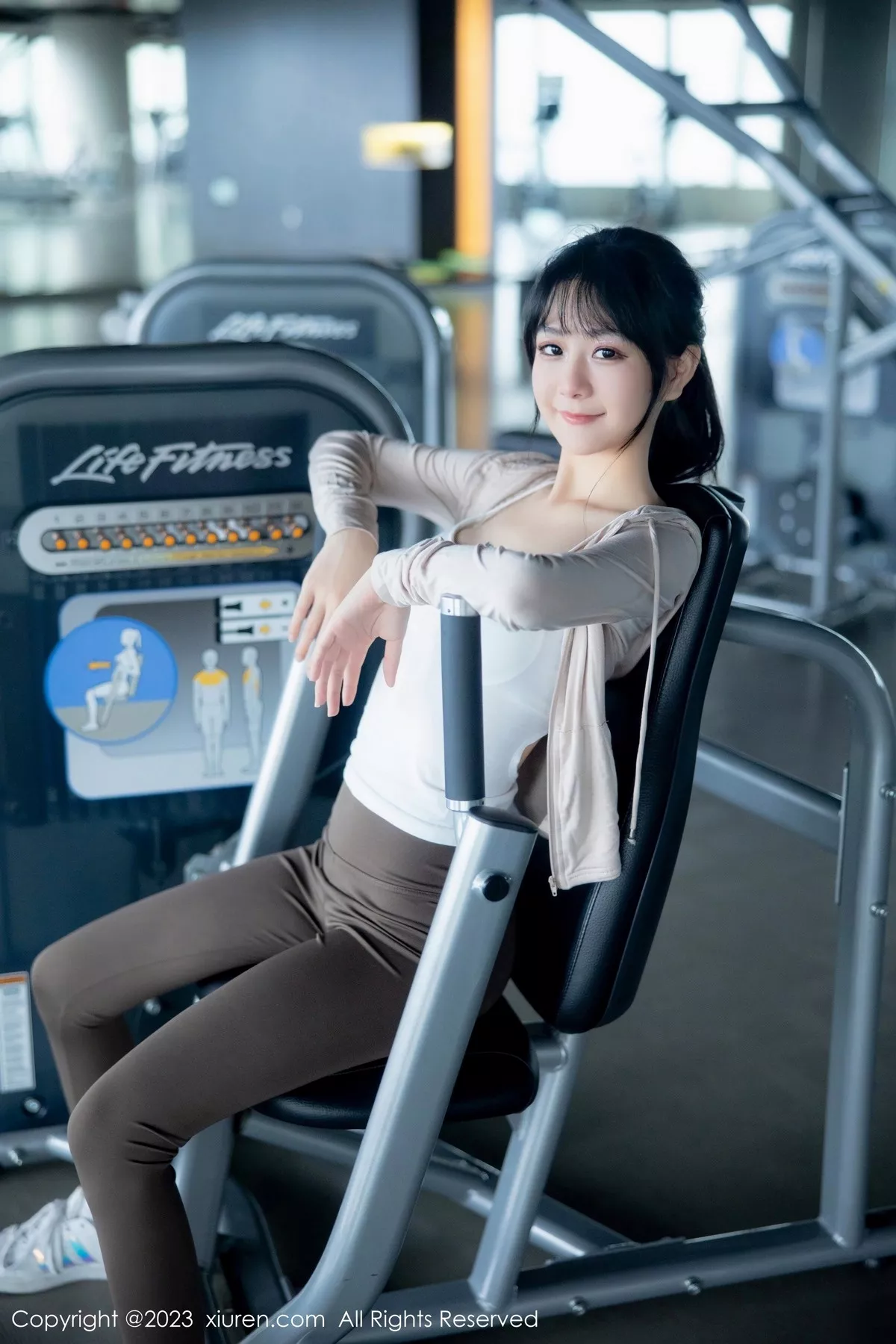 秀人集.com_[XiuRen秀人网]No.6683_模特幼幼健身房场景性感浅色运动服饰秀完美身材迷人诱惑写真99P