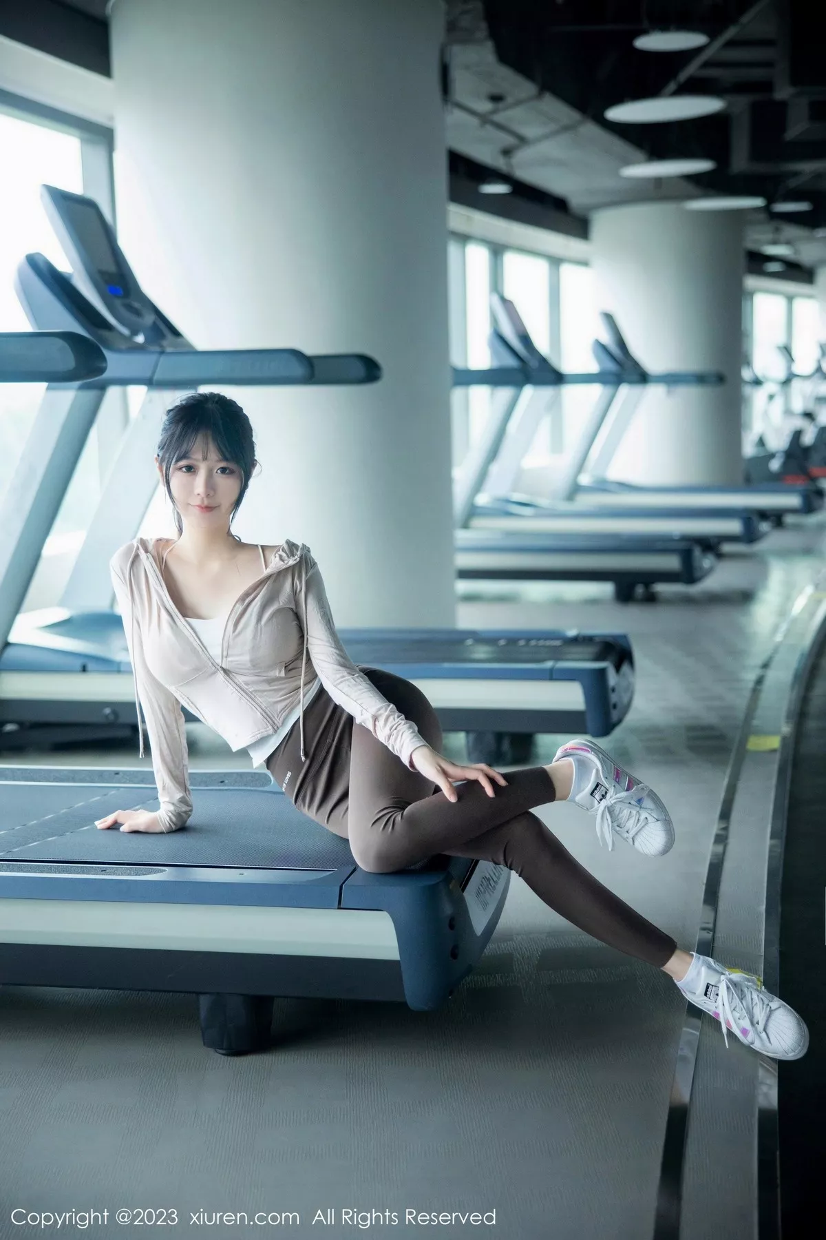 秀人集.com_[XiuRen秀人网]No.6683_模特幼幼健身房场景性感浅色运动服饰秀完美身材迷人诱惑写真99P