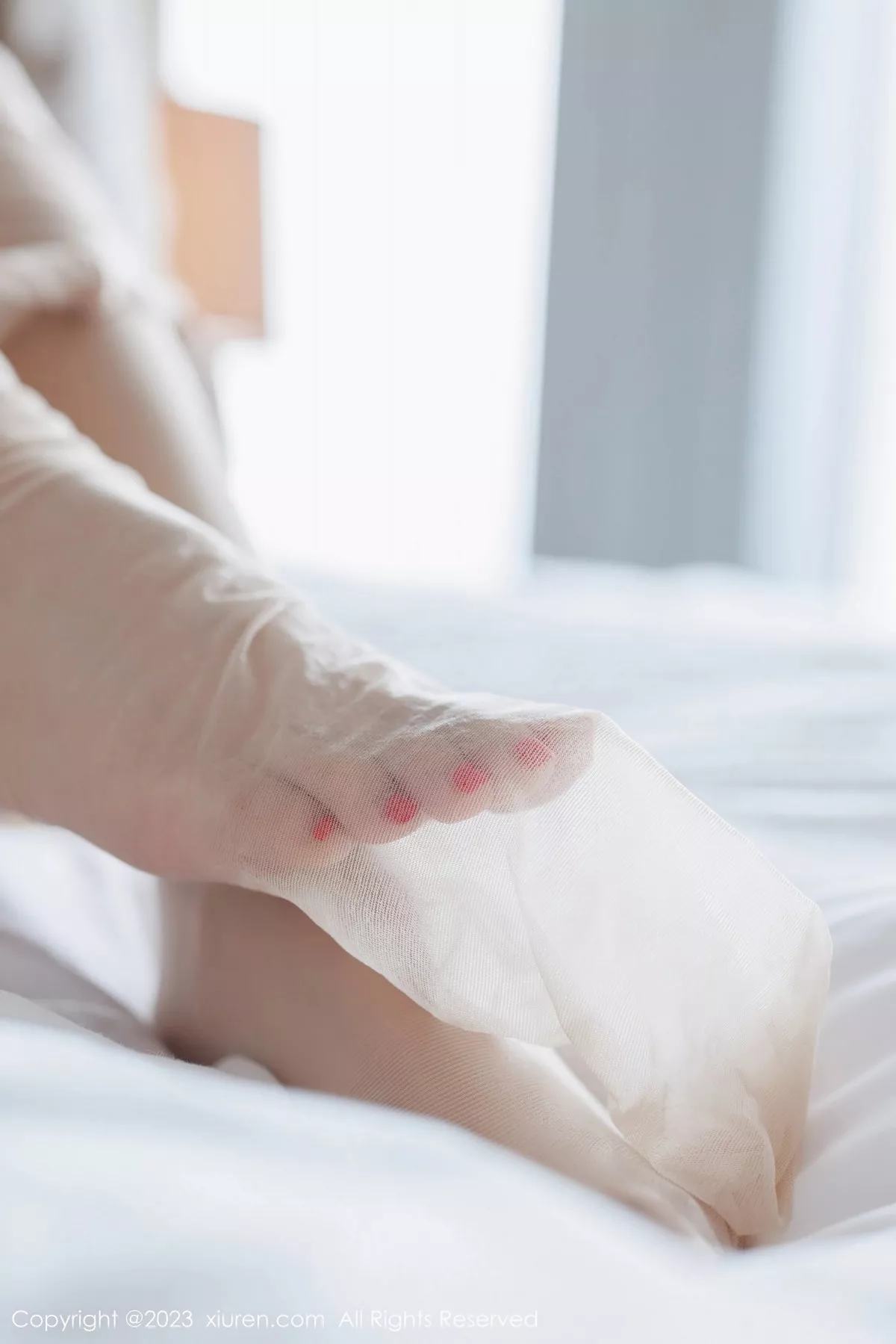 秀人集.com_[XiuRen秀人网]No.6693_模特杨可可coco白色上衣配暗红短裙露原色丝袜秀美腿诱惑写真63P