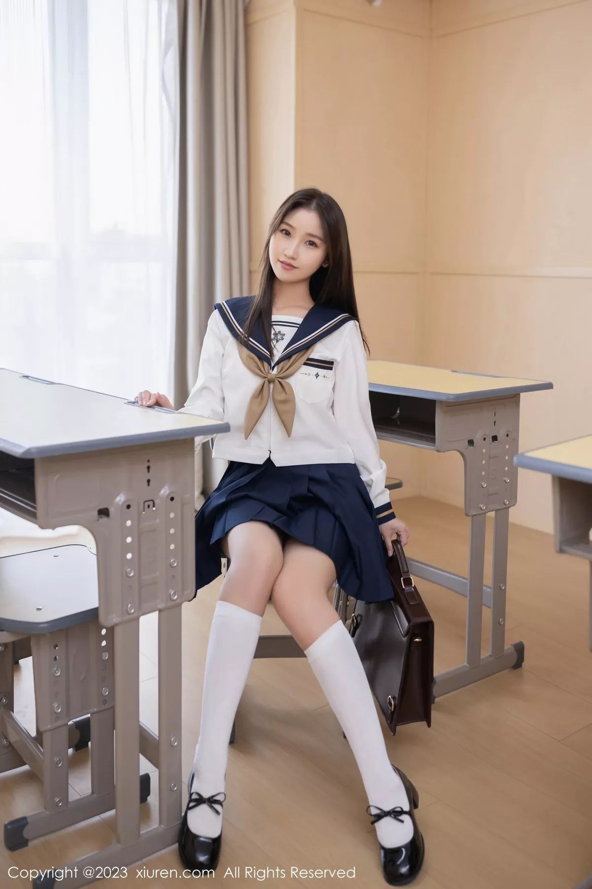 秀人集.com_[XiuRen秀人网]No.6709_新人模特杏子Yada性感白色学妹制服半脱秀翘臀美腿诱惑写真83P