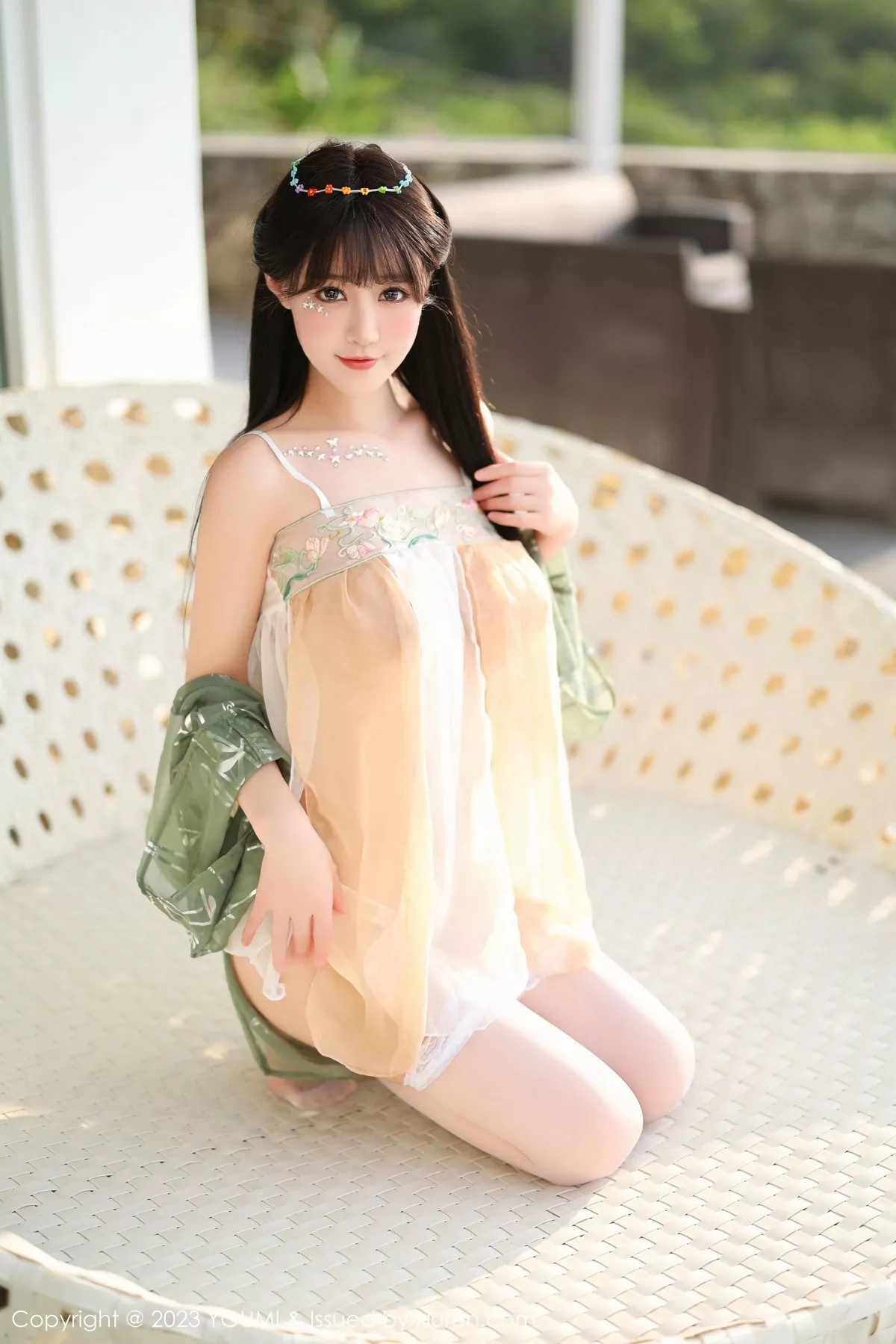 秀人集.com_[YouMi尤蜜荟]Vol.936_女神朱可儿Flora泳池边淡黄色轻透薄纱秀雪峰美臀极致诱惑写真84P