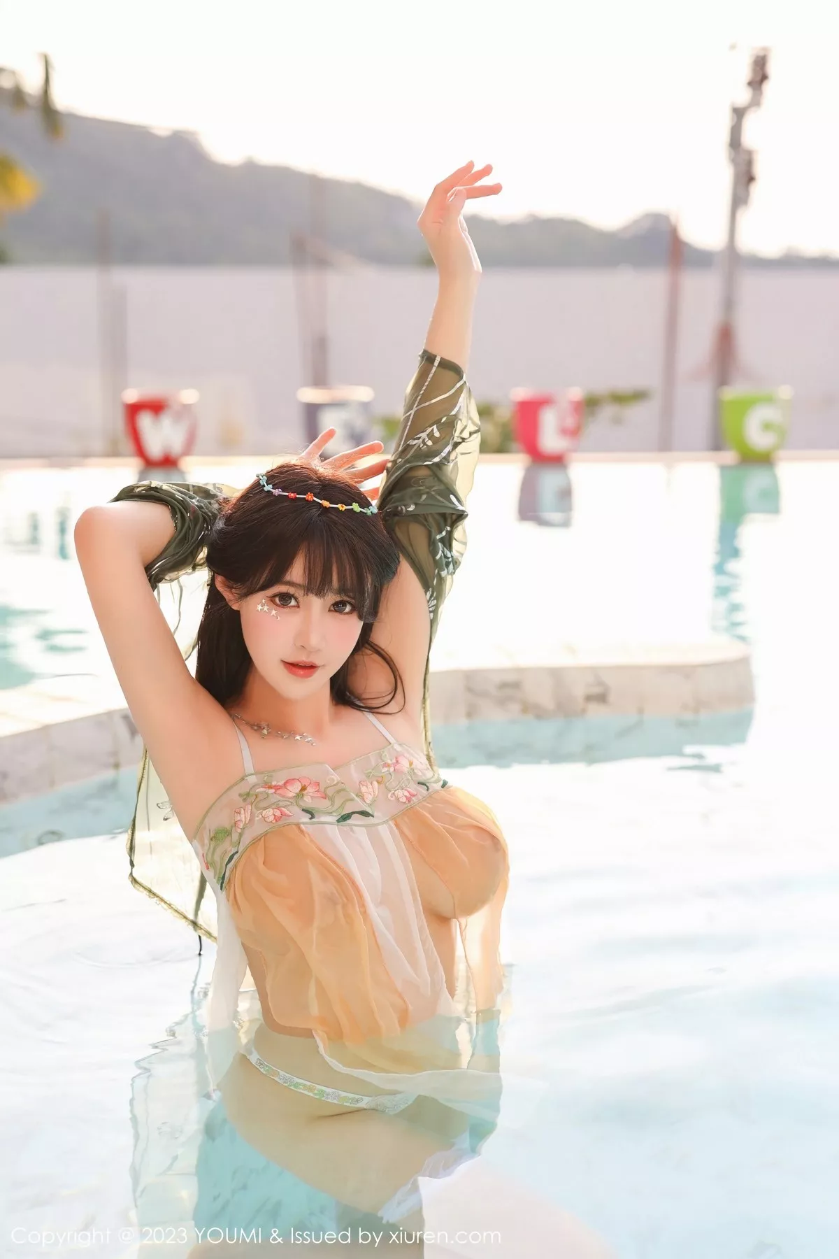 秀人集.com_[YouMi尤蜜荟]Vol.936_女神朱可儿Flora泳池边淡黄色轻透薄纱秀雪峰美臀极致诱惑写真84P