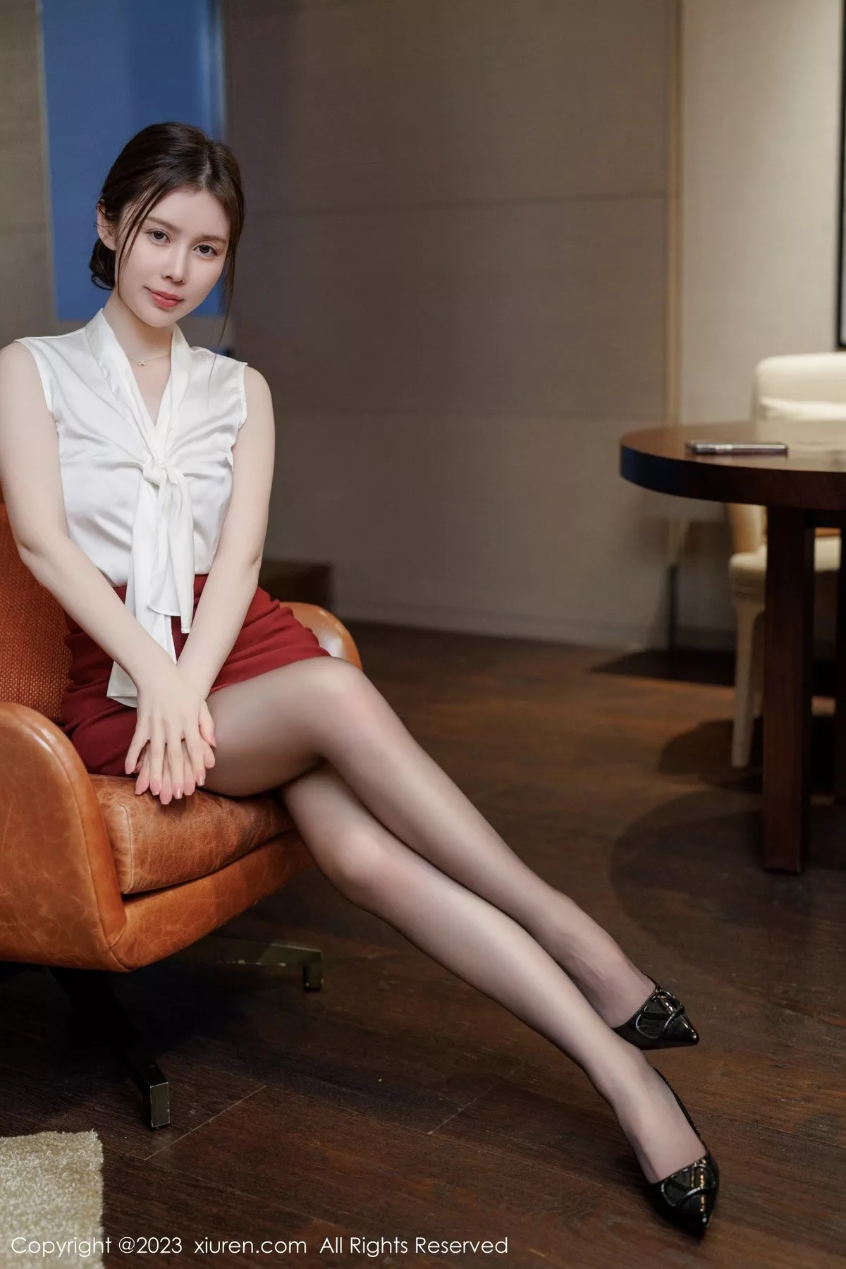 秀人集.com_[XiuRen秀人网]No.6727_模特吴雪瑶白色上衣配暗红短裙露性感内衣秀曼妙身材诱惑写真56P