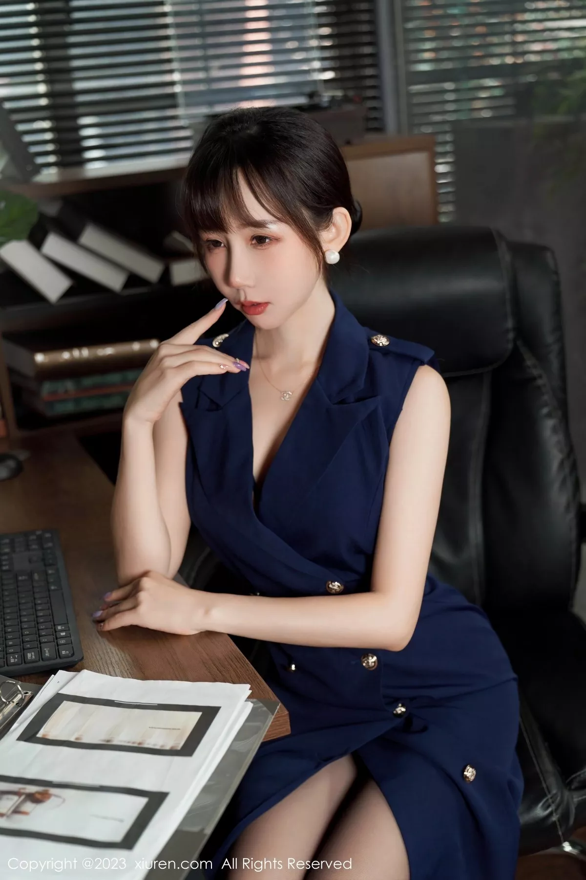 秀人集.com_[XiuRen秀人网]No.6737_模特波巧酱半脱职业装露性感内衣配超薄无内黑丝惹火诱惑写真95P