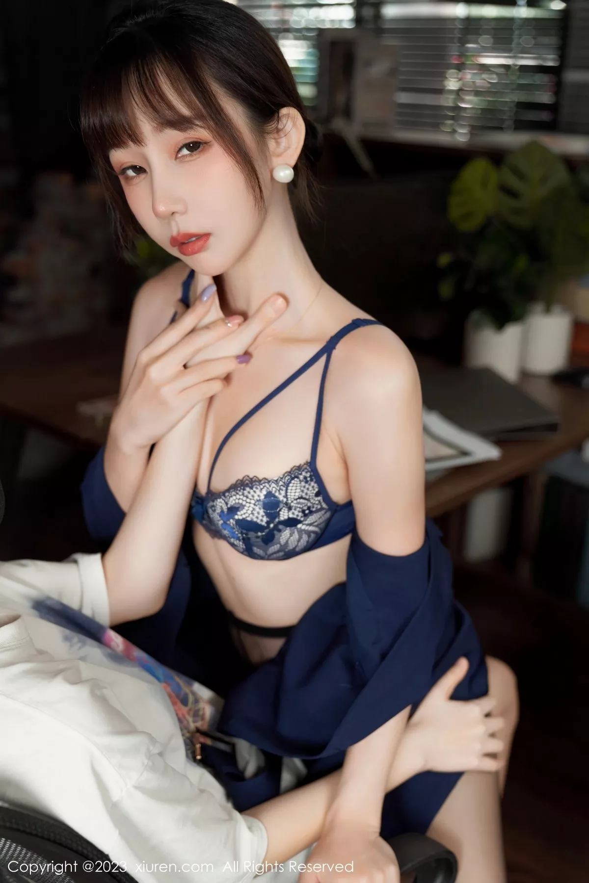 秀人集.com_[XiuRen秀人网]No.6737_模特波巧酱半脱职业装露性感内衣配超薄无内黑丝惹火诱惑写真95P