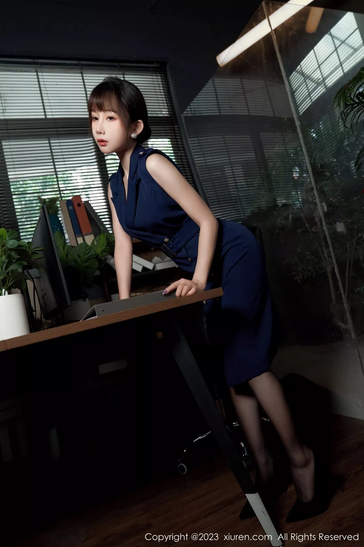 秀人集.com_[XiuRen秀人网]No.6737_模特波巧酱半脱职业装露性感内衣配超薄无内黑丝惹火诱惑写真95P