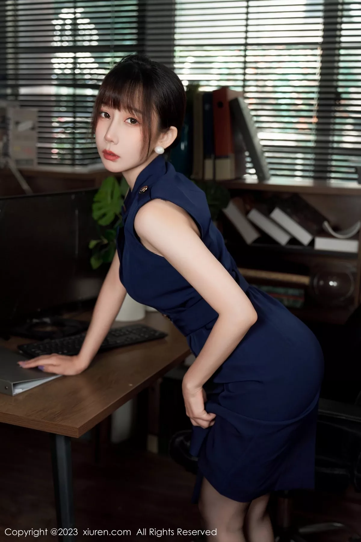 秀人集.com_[XiuRen秀人网]No.6737_模特波巧酱半脱职业装露性感内衣配超薄无内黑丝惹火诱惑写真95P