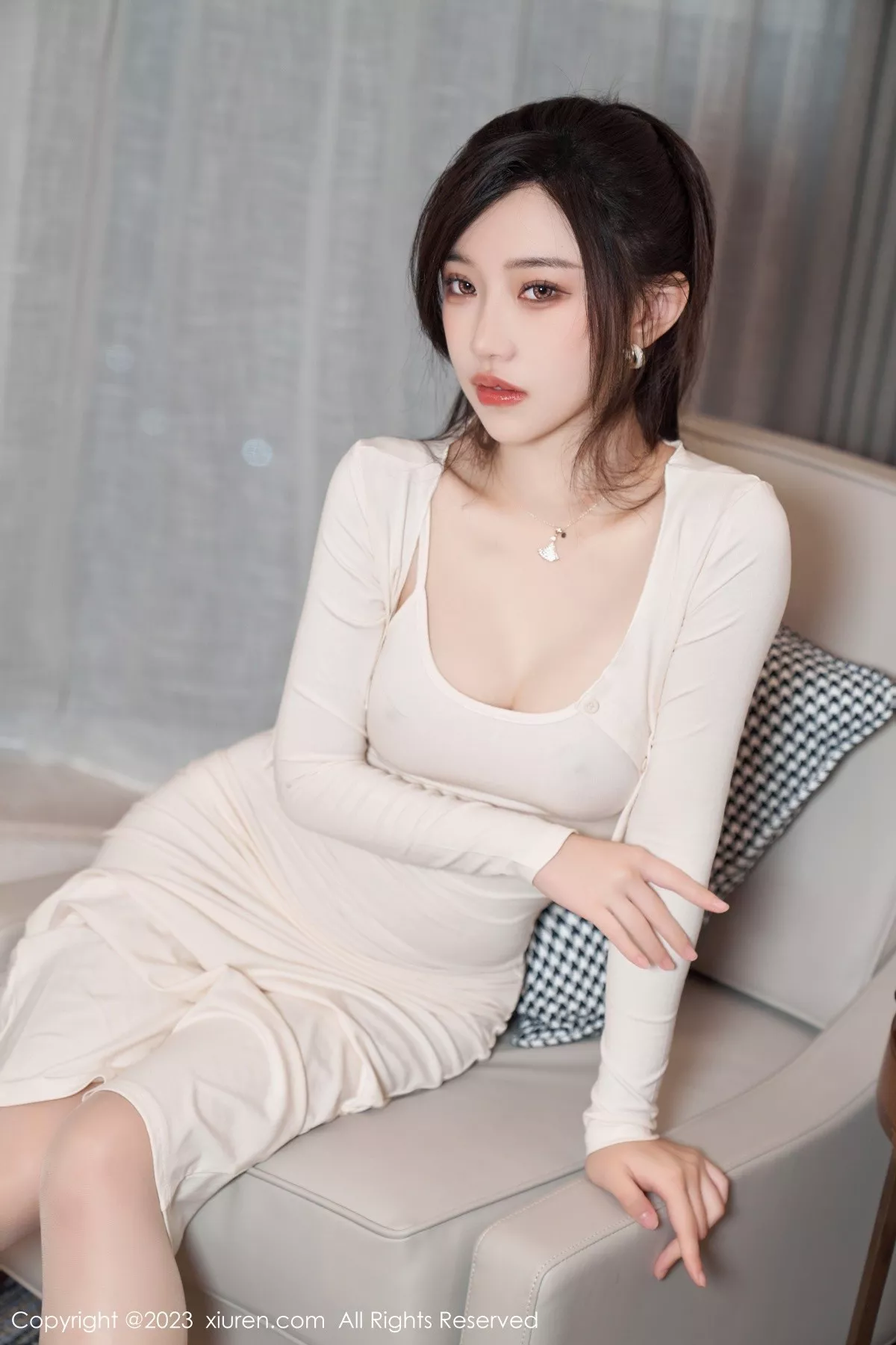 秀人集.com_[XiuRen秀人网]No.6761_模特妙可可Cheese浅色吊带长裙配原色丝袜秀完美身材诱惑写真90P