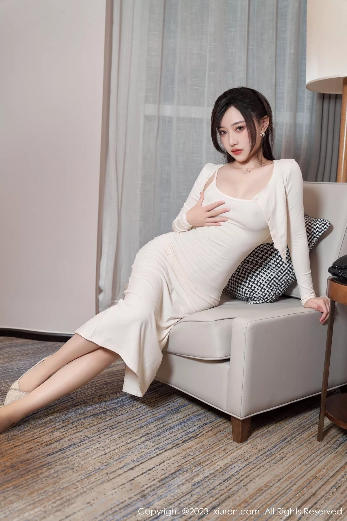 秀人集.com_[XiuRen秀人网]No.6761_模特妙可可Cheese浅色吊带长裙配原色丝袜秀完美身材诱惑写真90P