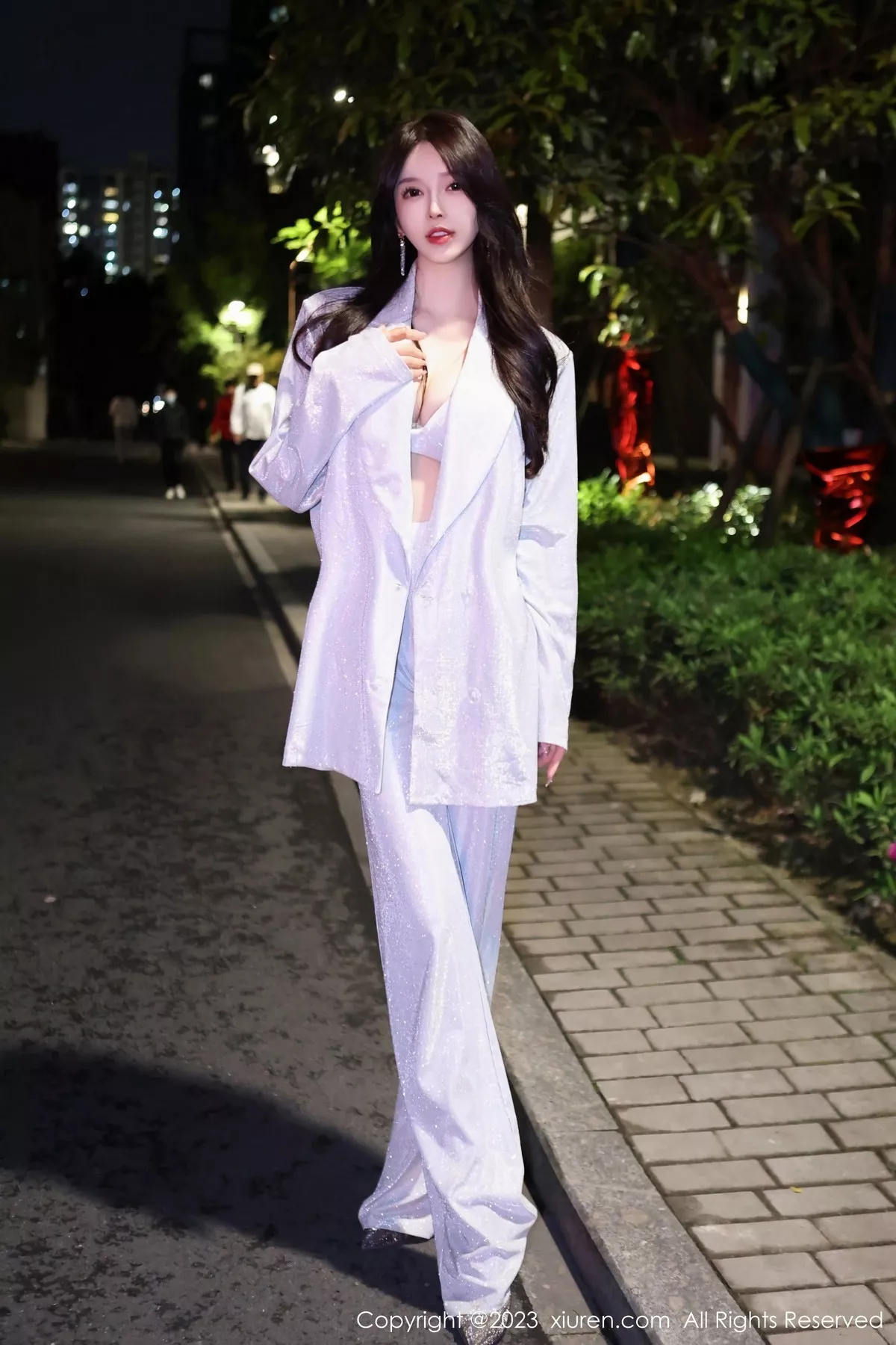 秀人集.com_[XiuRen秀人网]No.6605_模特玉兔miki脱简约银灰外衣露银灰内衣秀傲人豪乳撩人诱惑写真82P